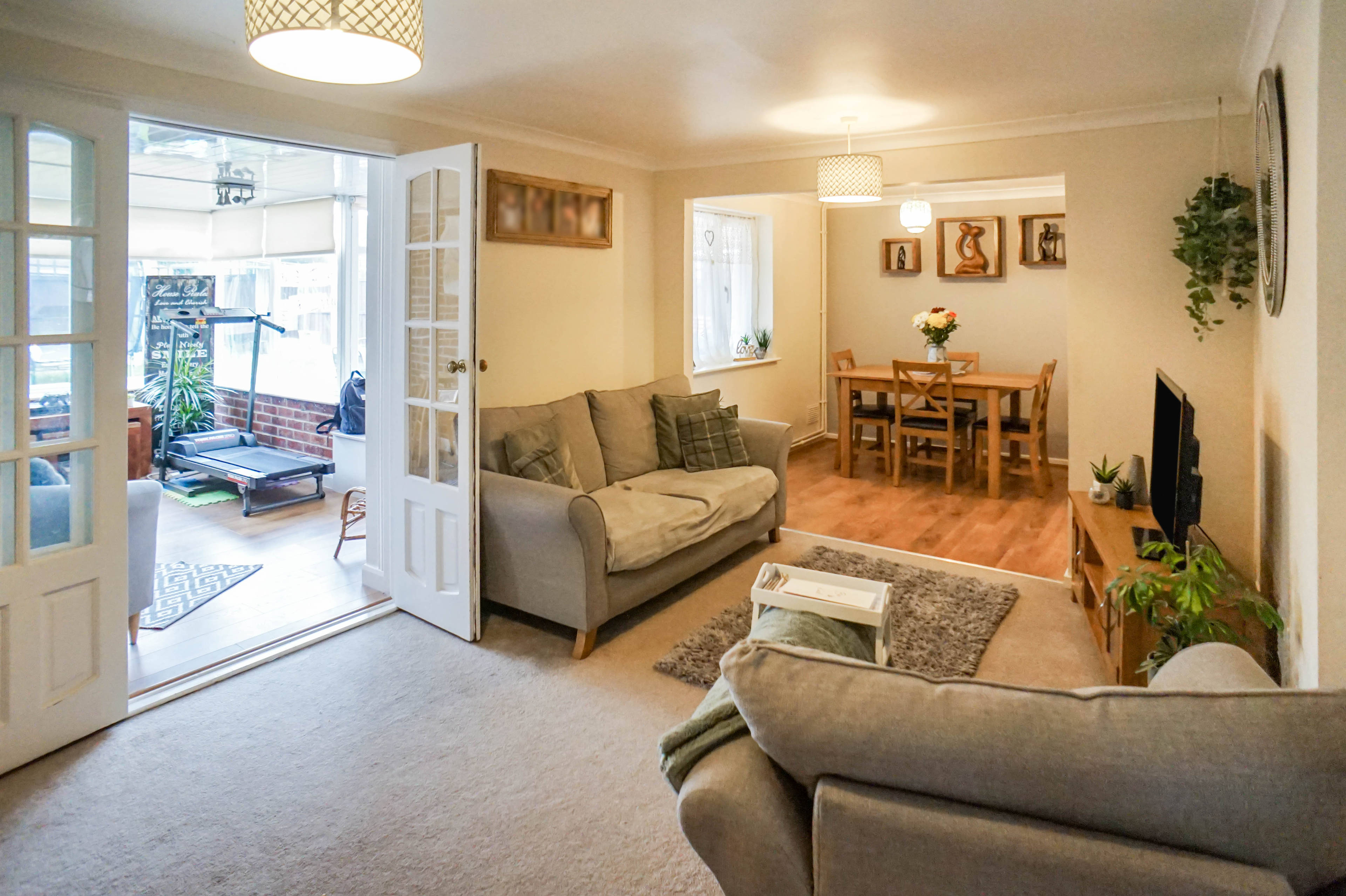 Lounge/Dining Room