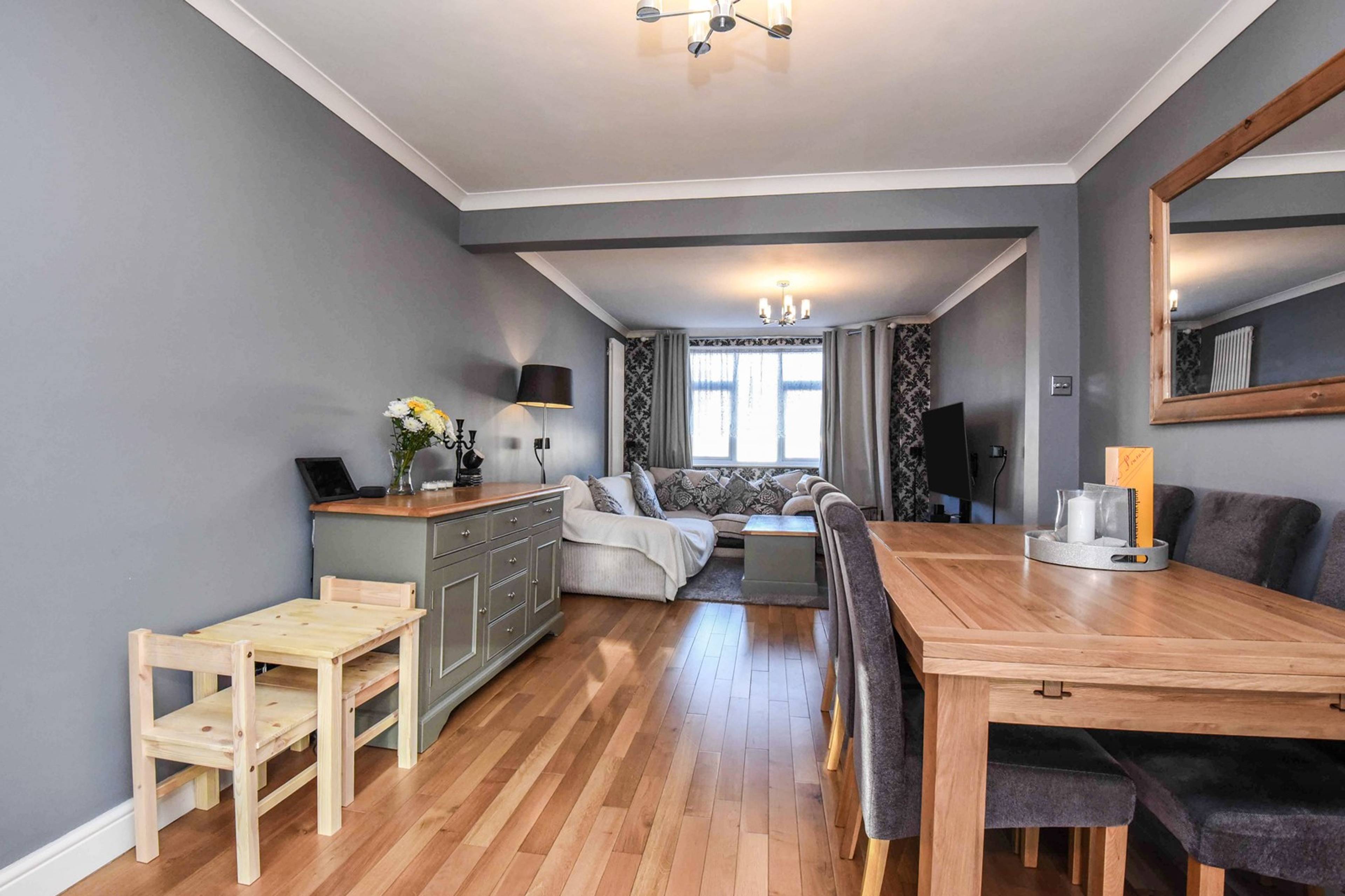 Lounge/Dining Room