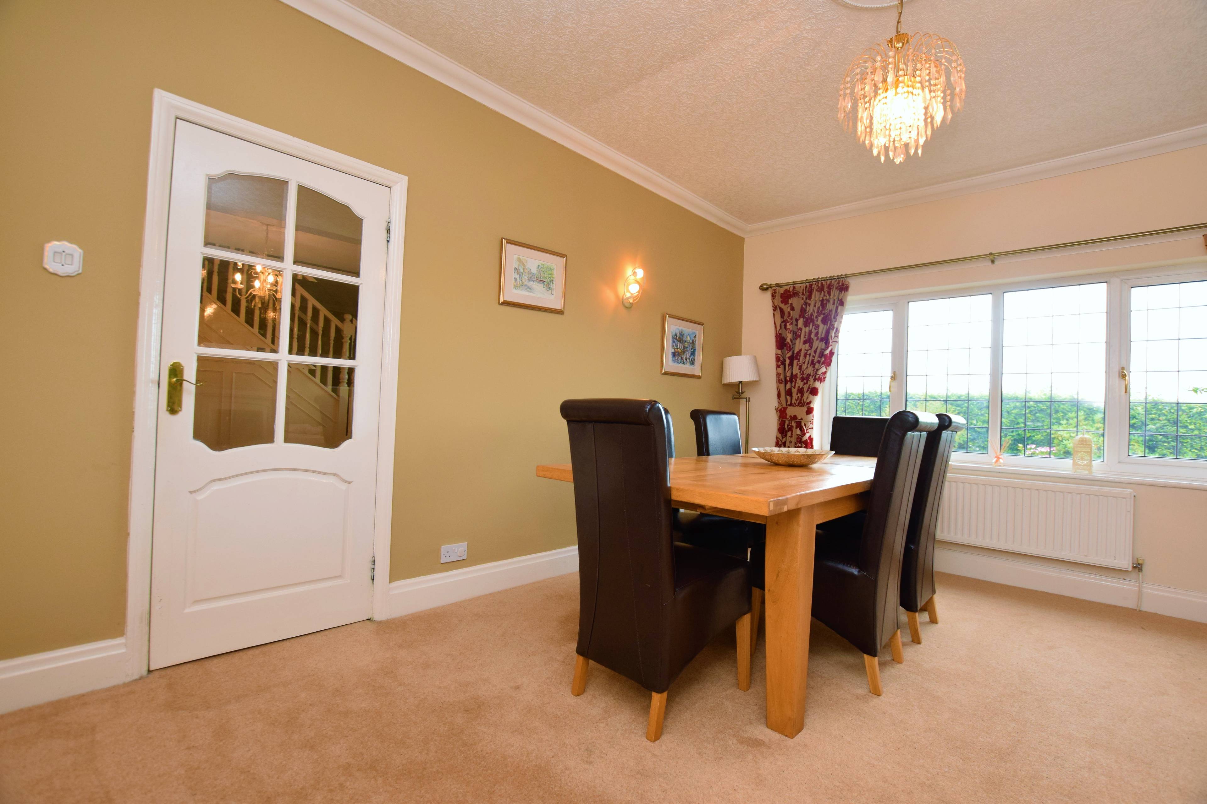 Lounge/Dining Room