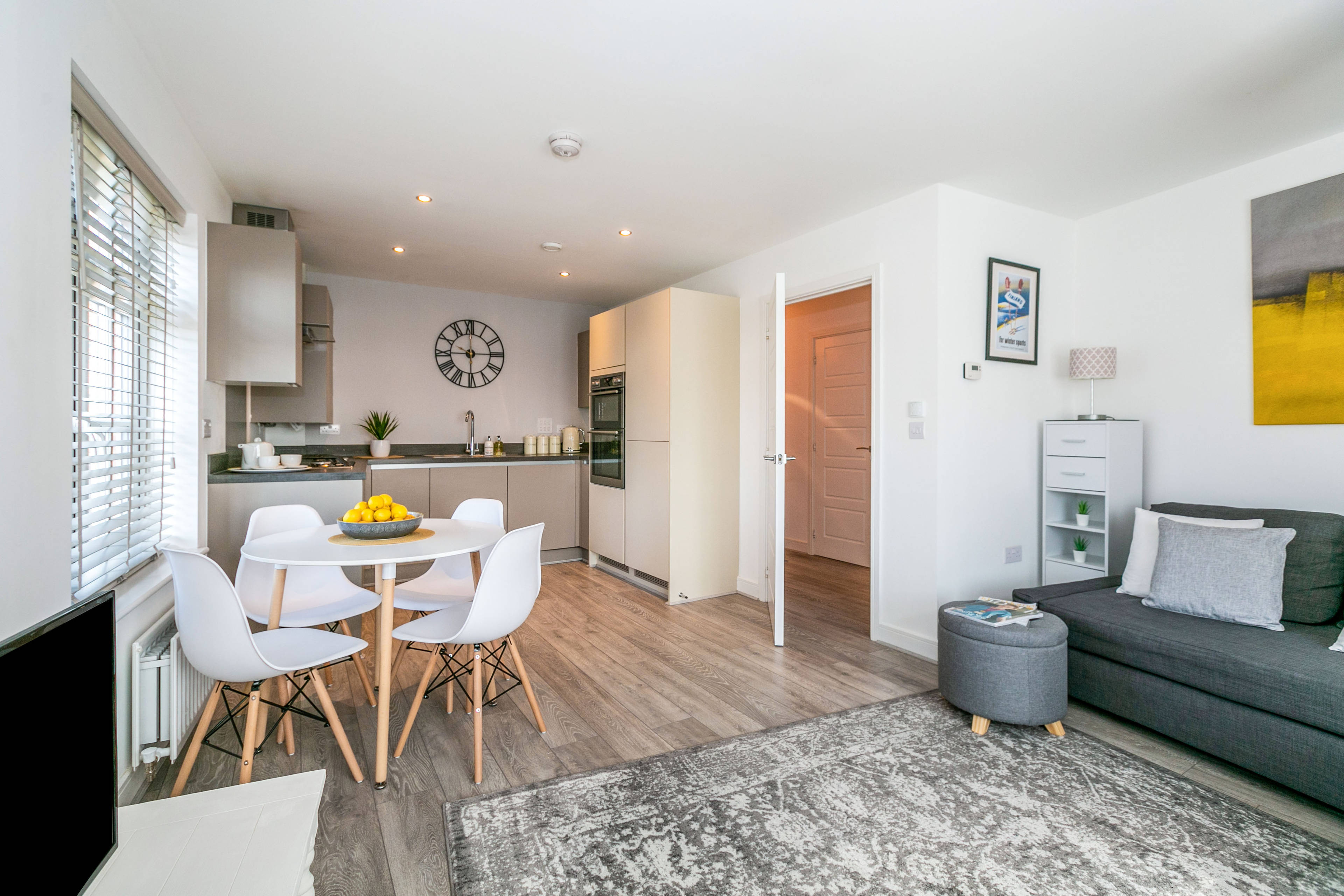 Lounge/Dining Room