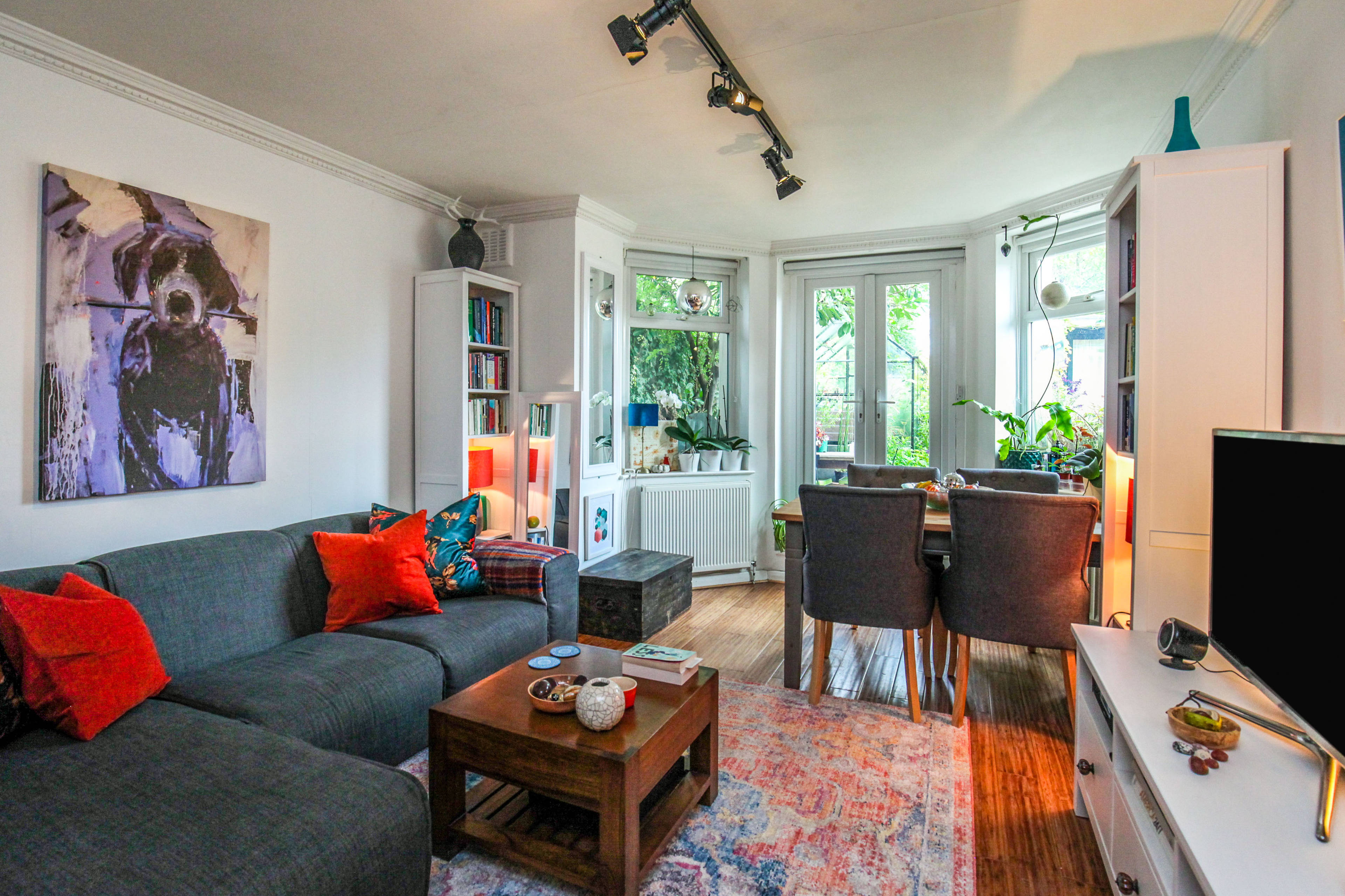 Lounge/Dining Room