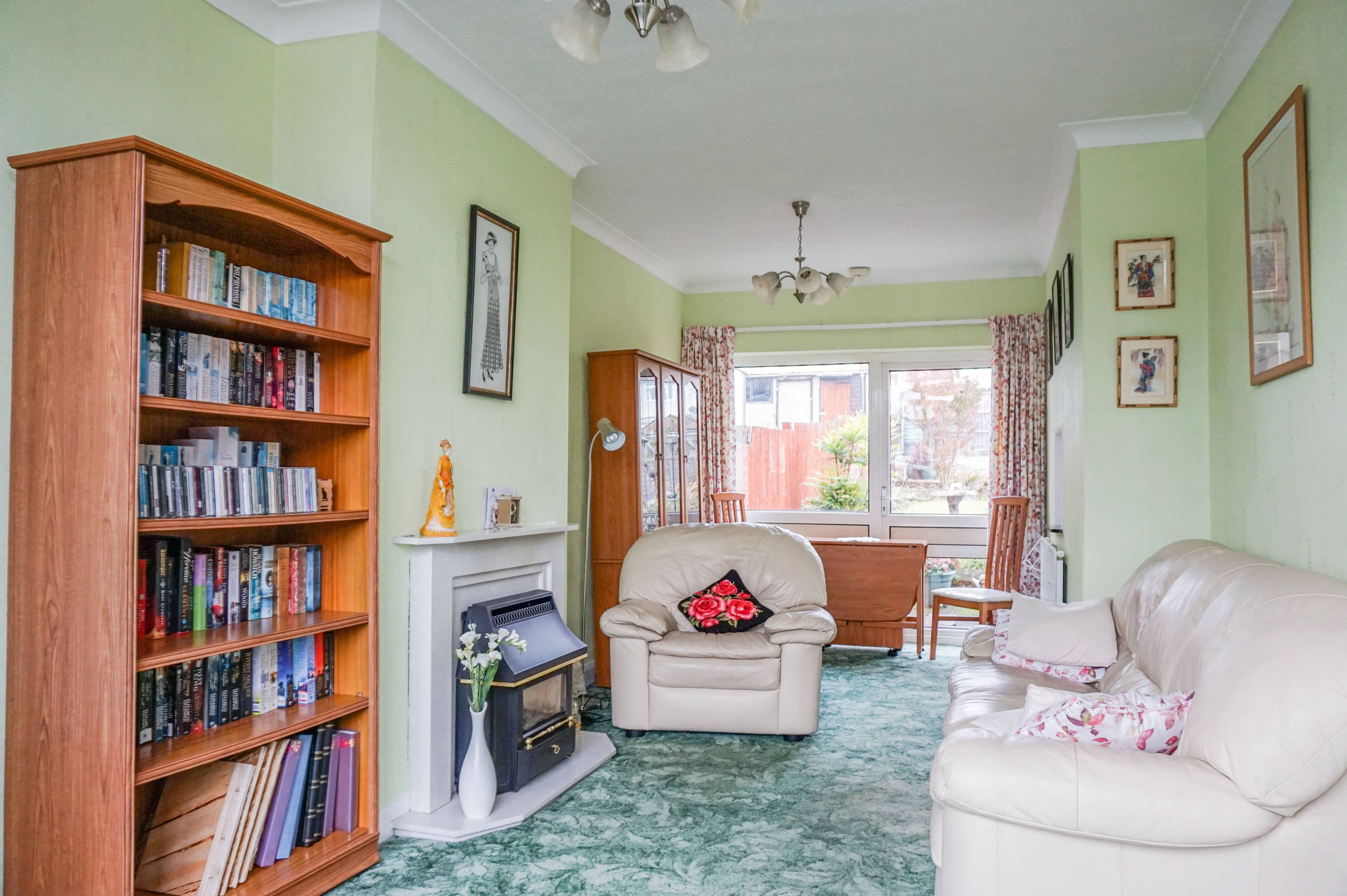 Lounge/Dining Room