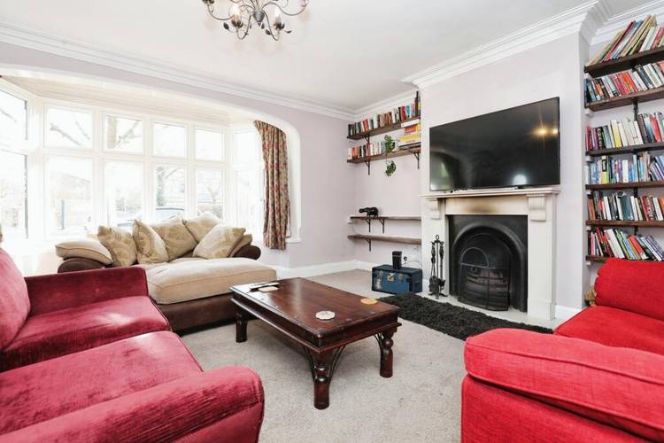 4 bedroom detached house