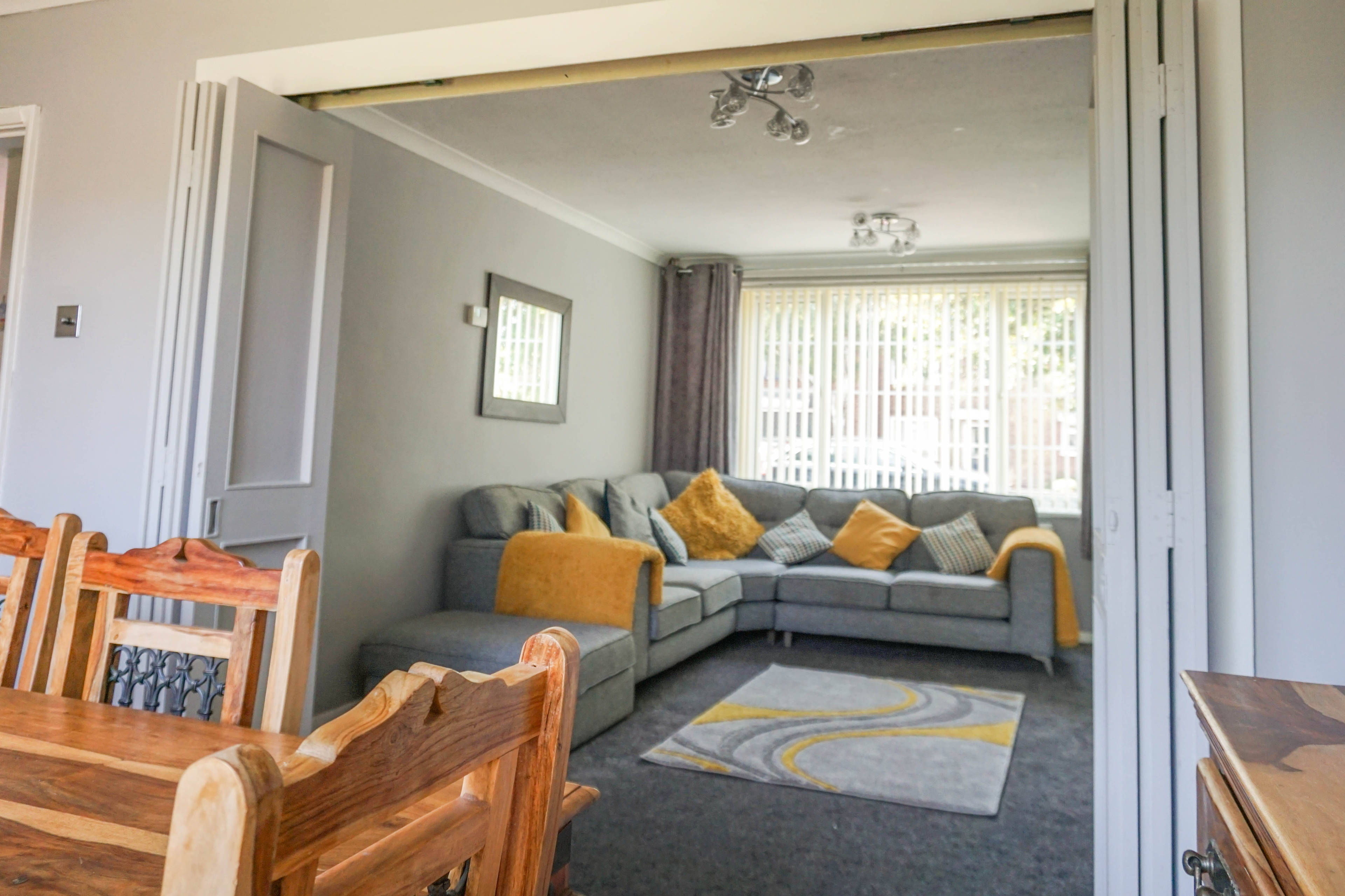 Lounge/Dining Room