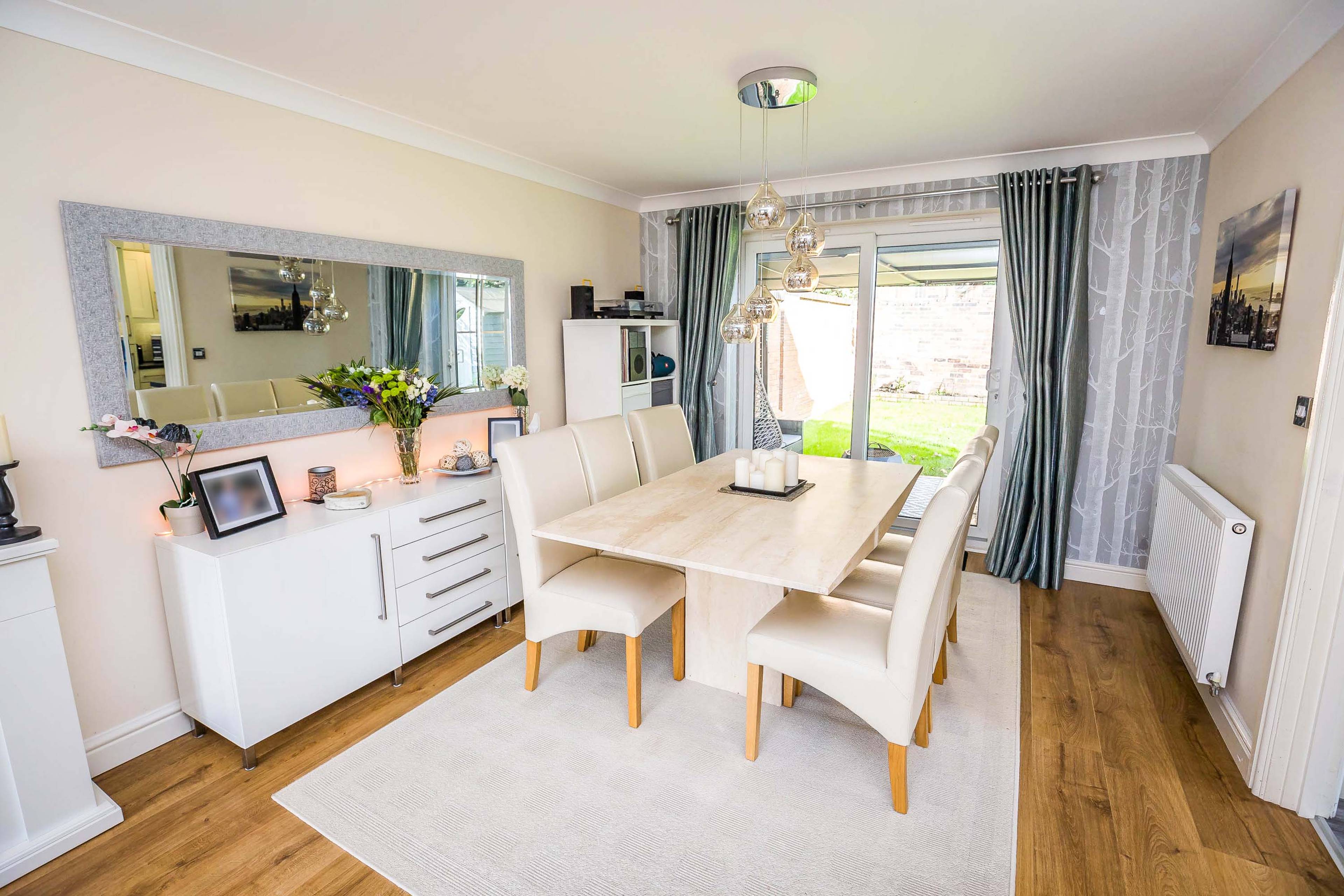 Lounge/Dining Room