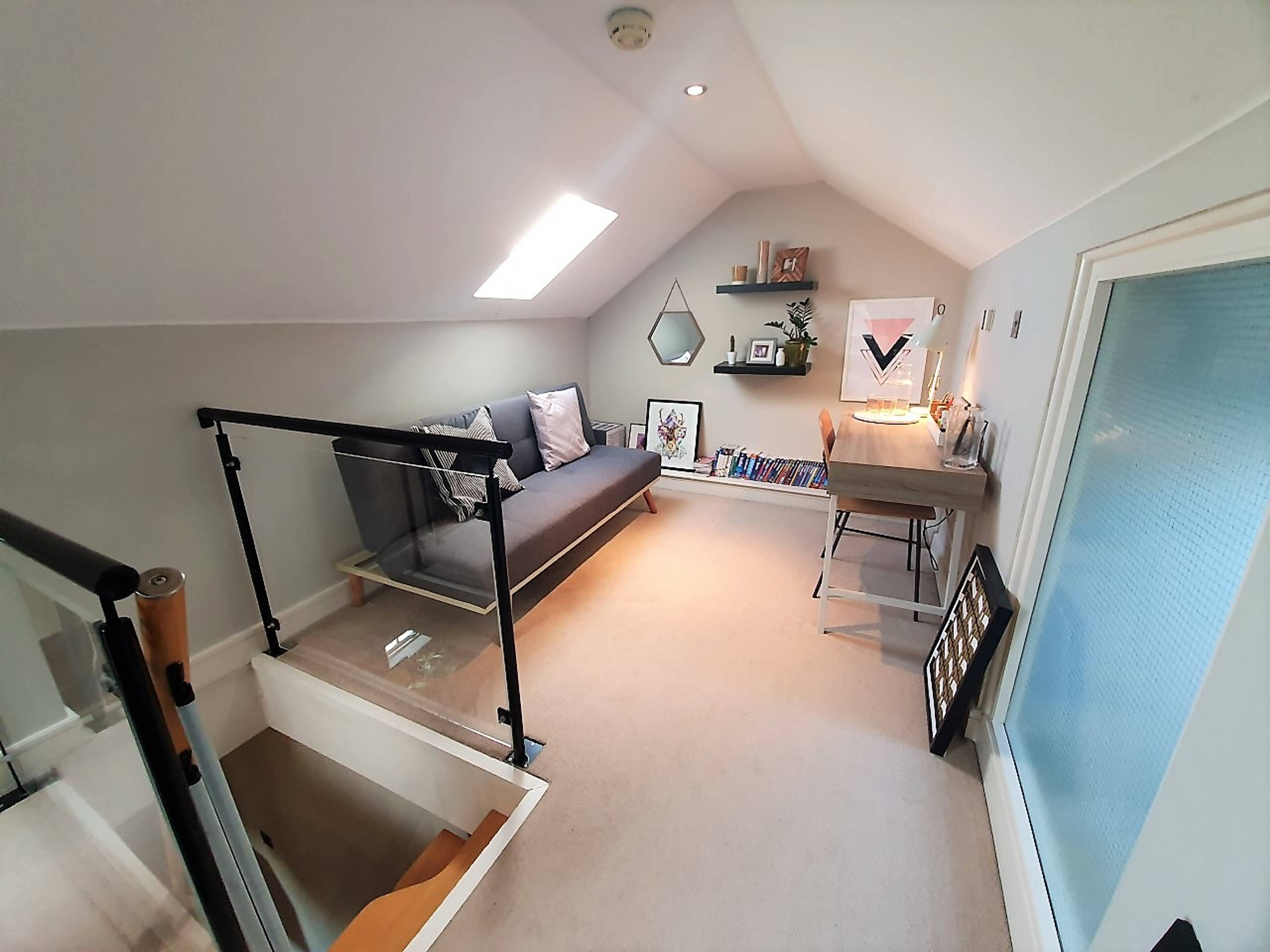 Bed 3 / Dining Room