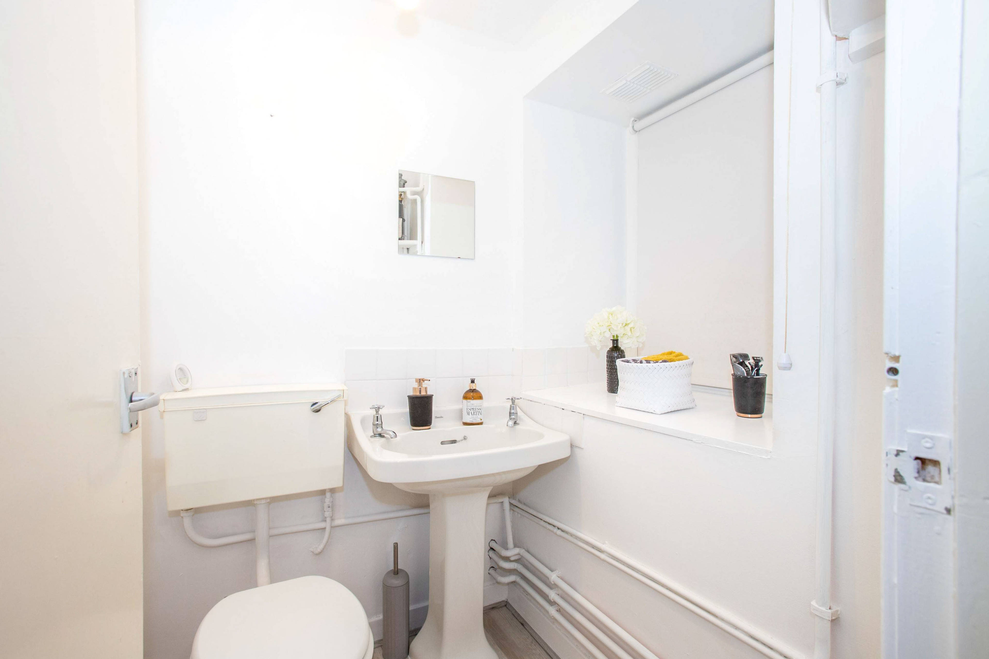 Annexe Cloakroom