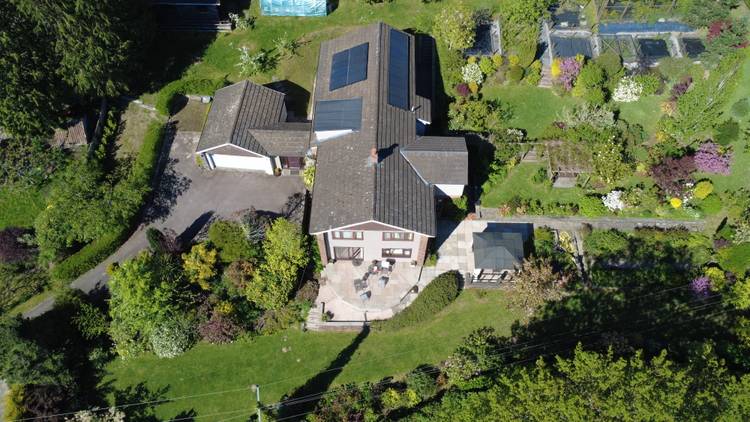 5 bedroom detached house