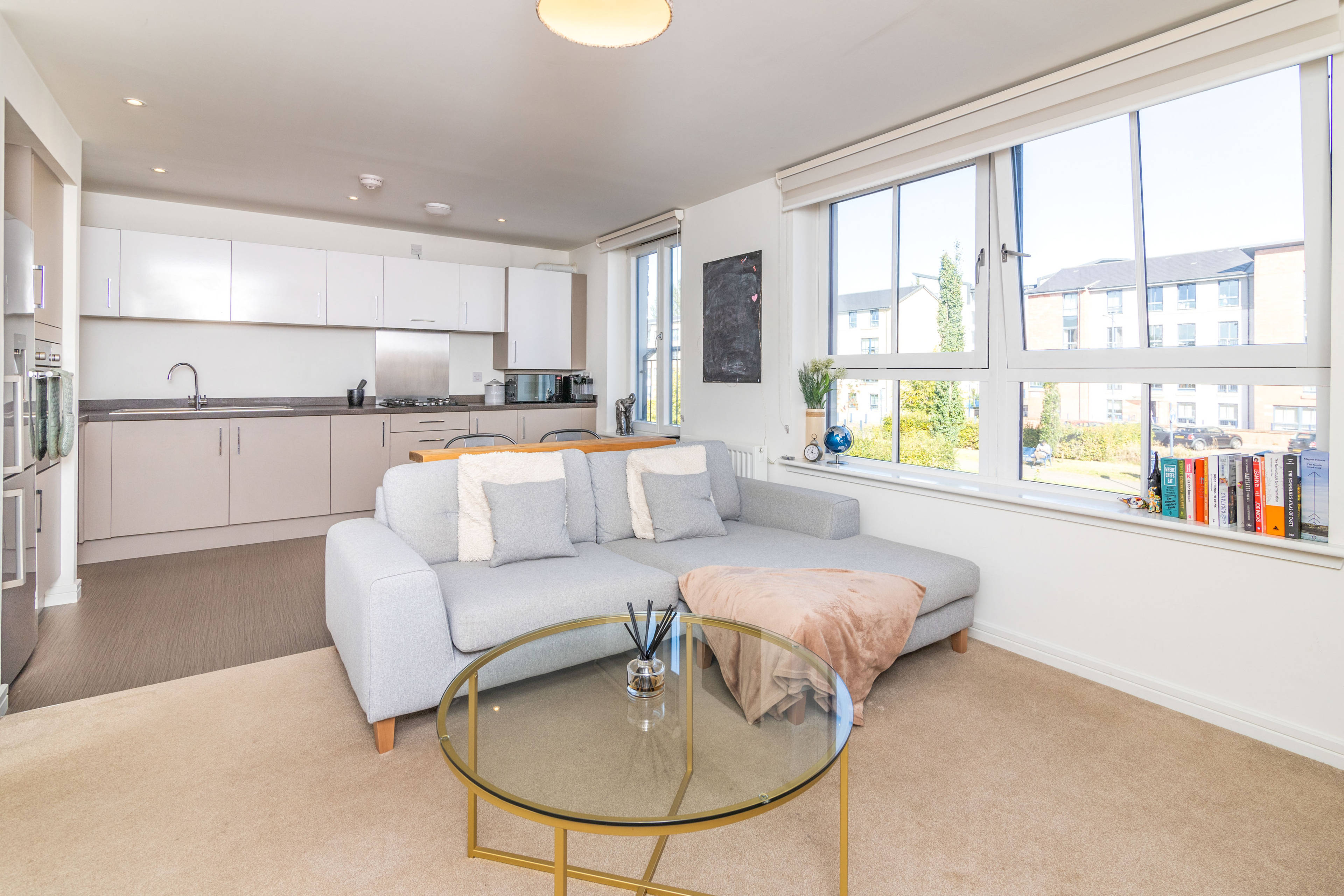 Lounge / Kitchen