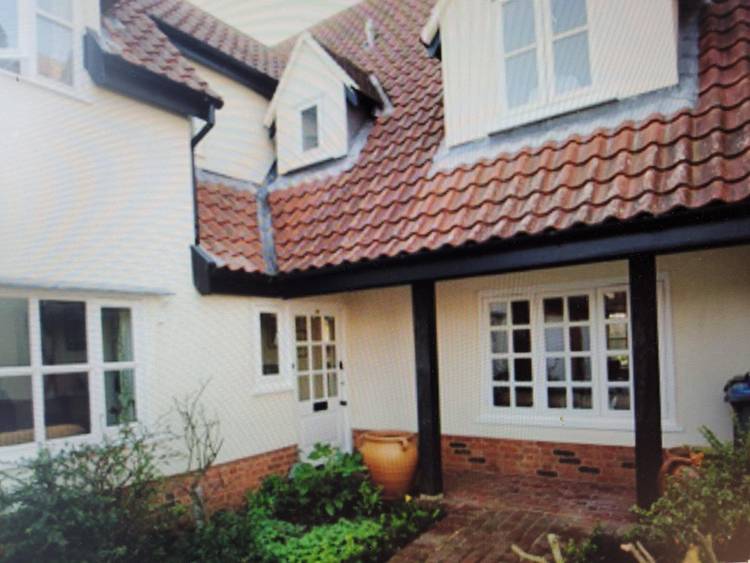 4 bedroom semi-detached house