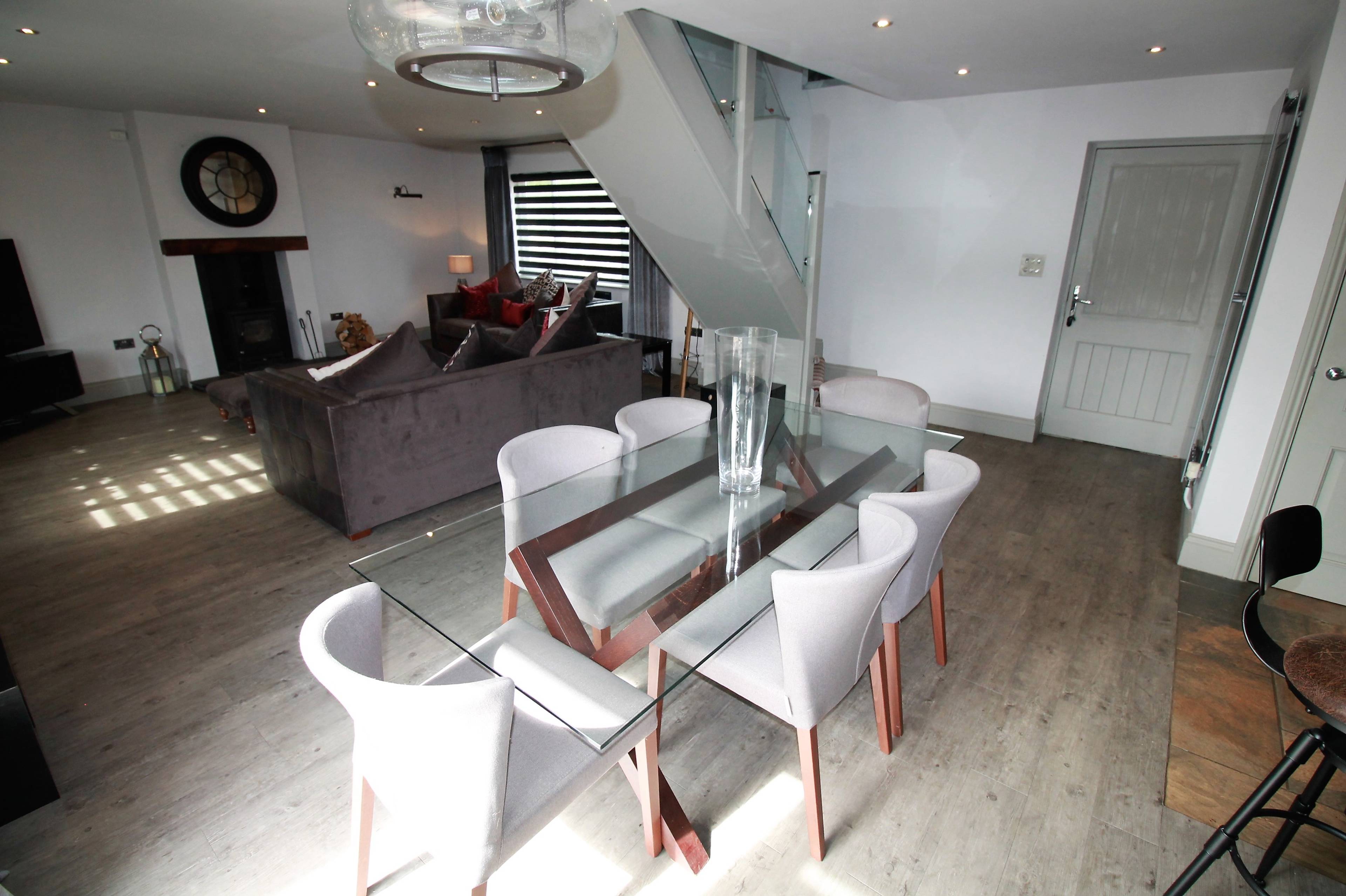 Lounge/Dining Room