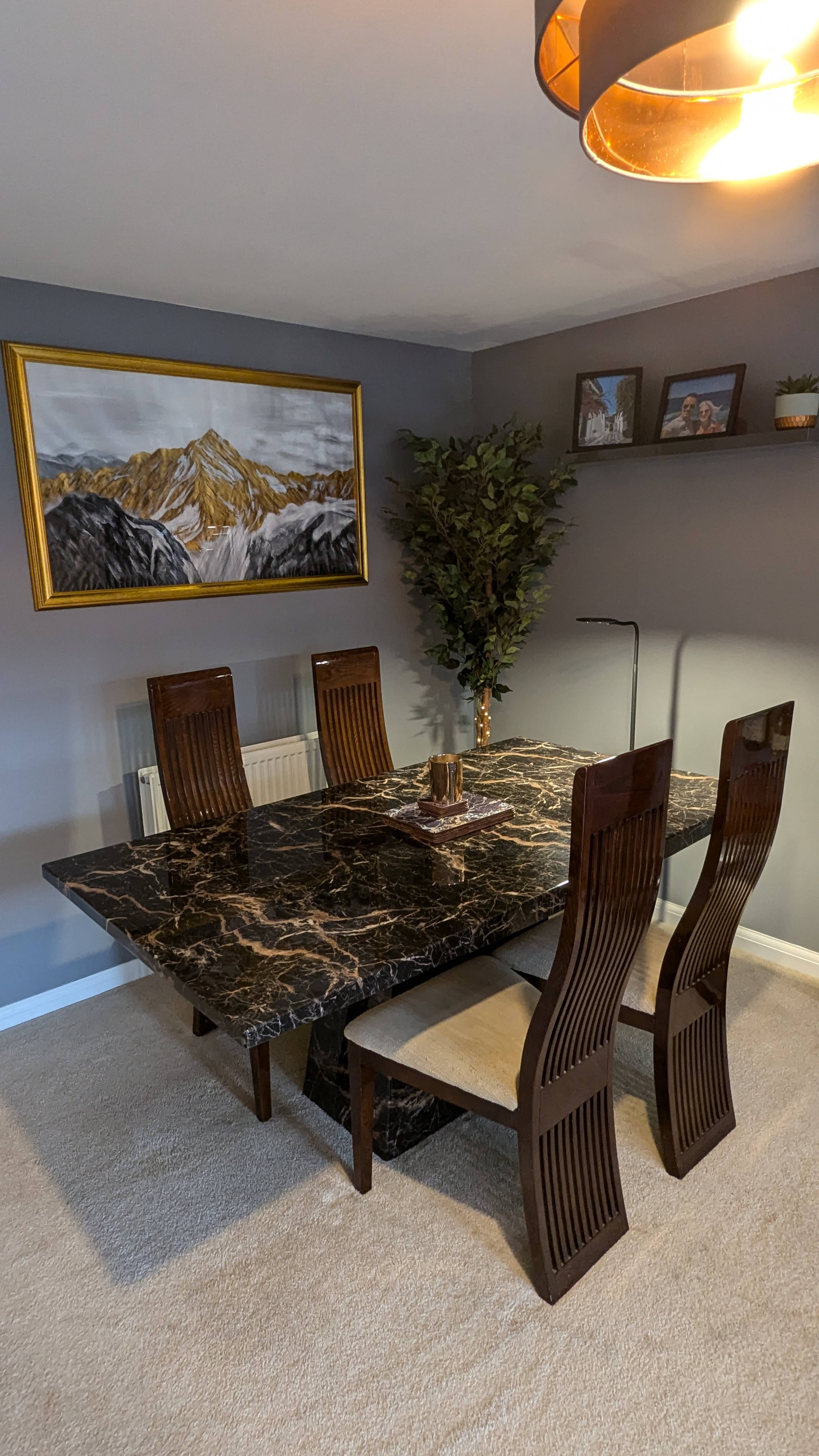 Lounge/Dining Room