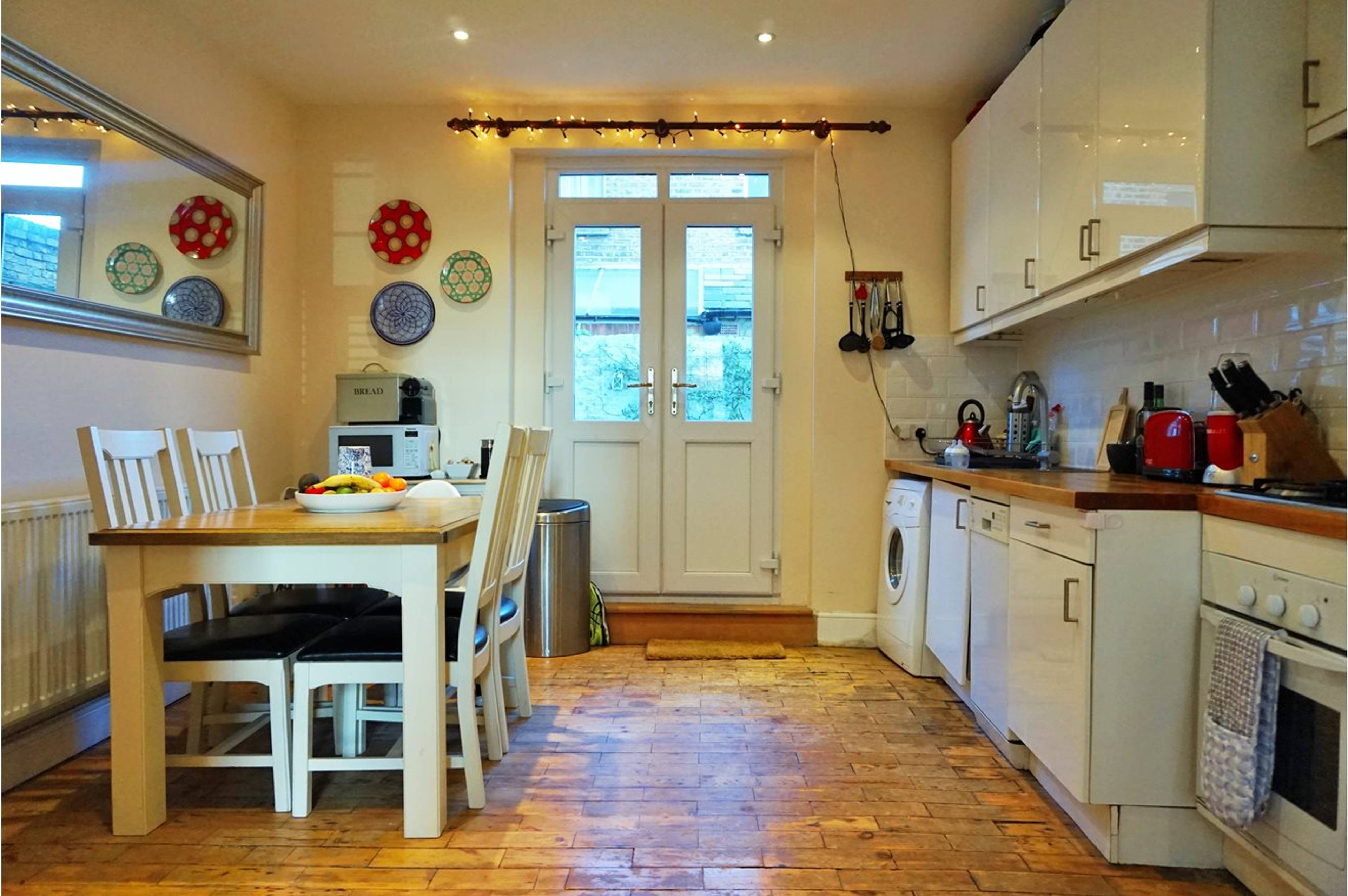 Lounge / Kitchen
