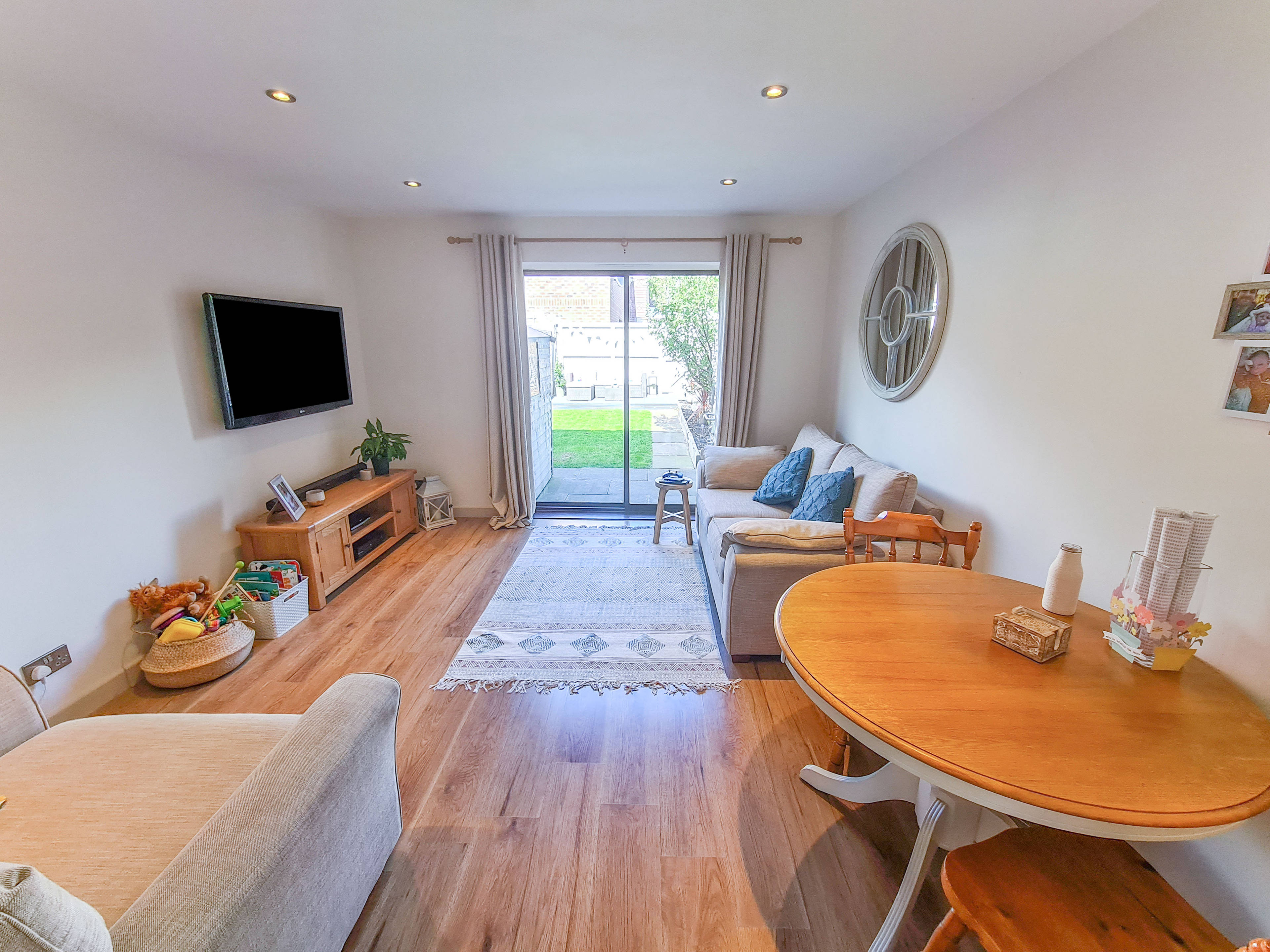Lounge/Dining Room