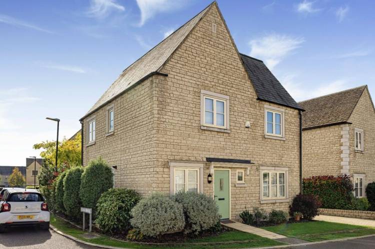 4 bedroom detached house