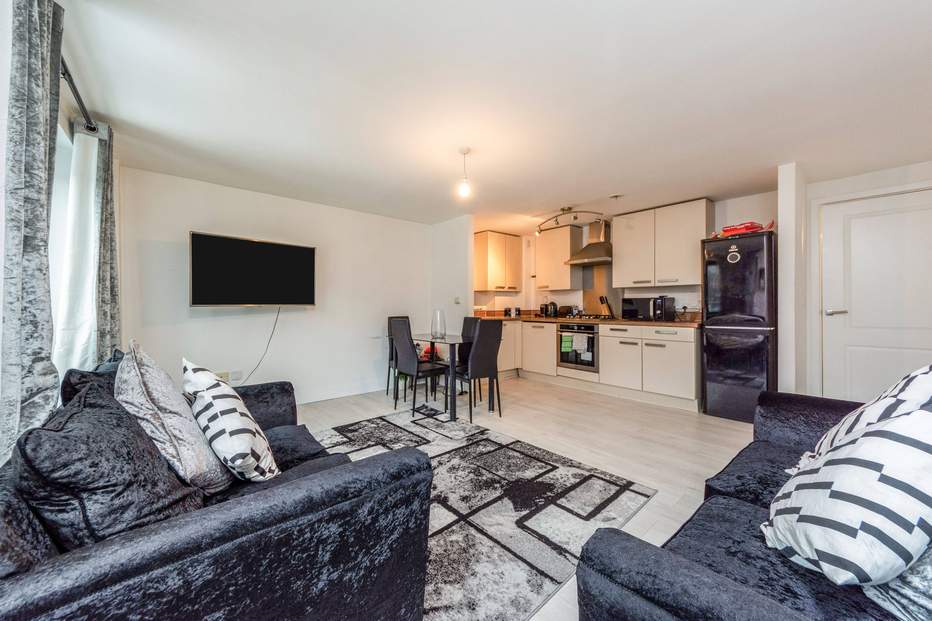 Lounge / Kitchen