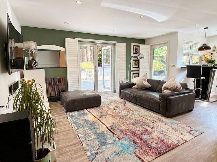 2 bedroom flat