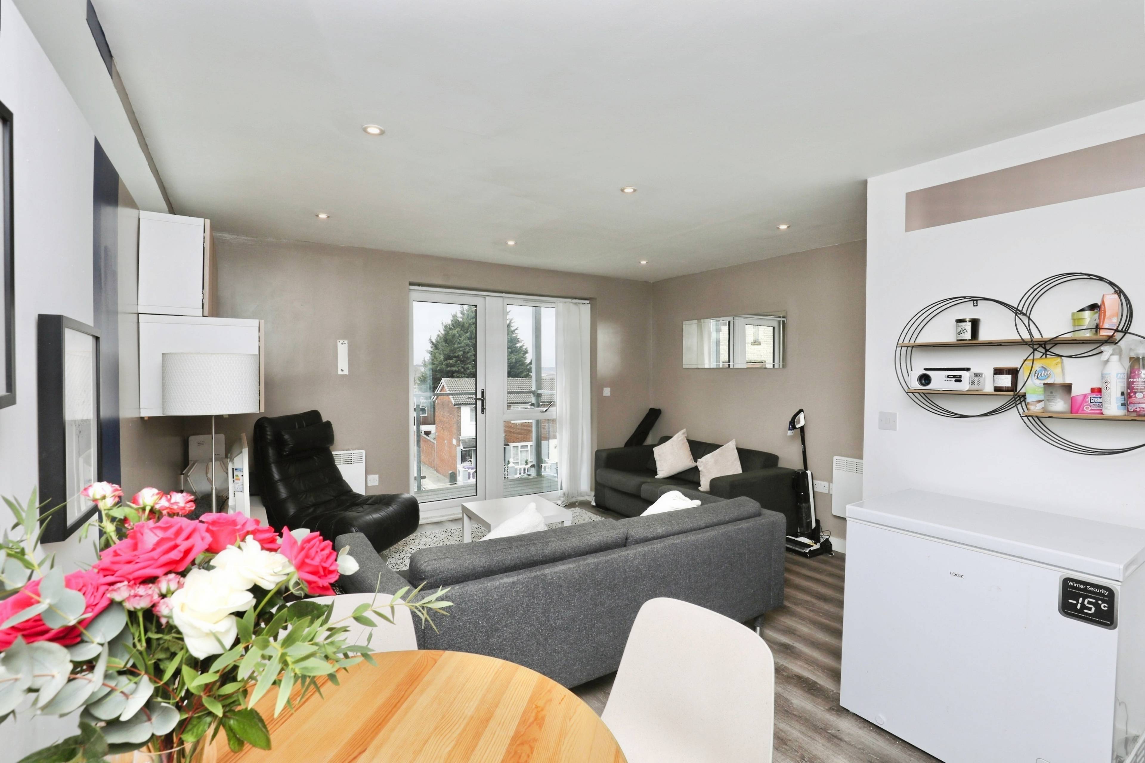 Lounge/Dining Room