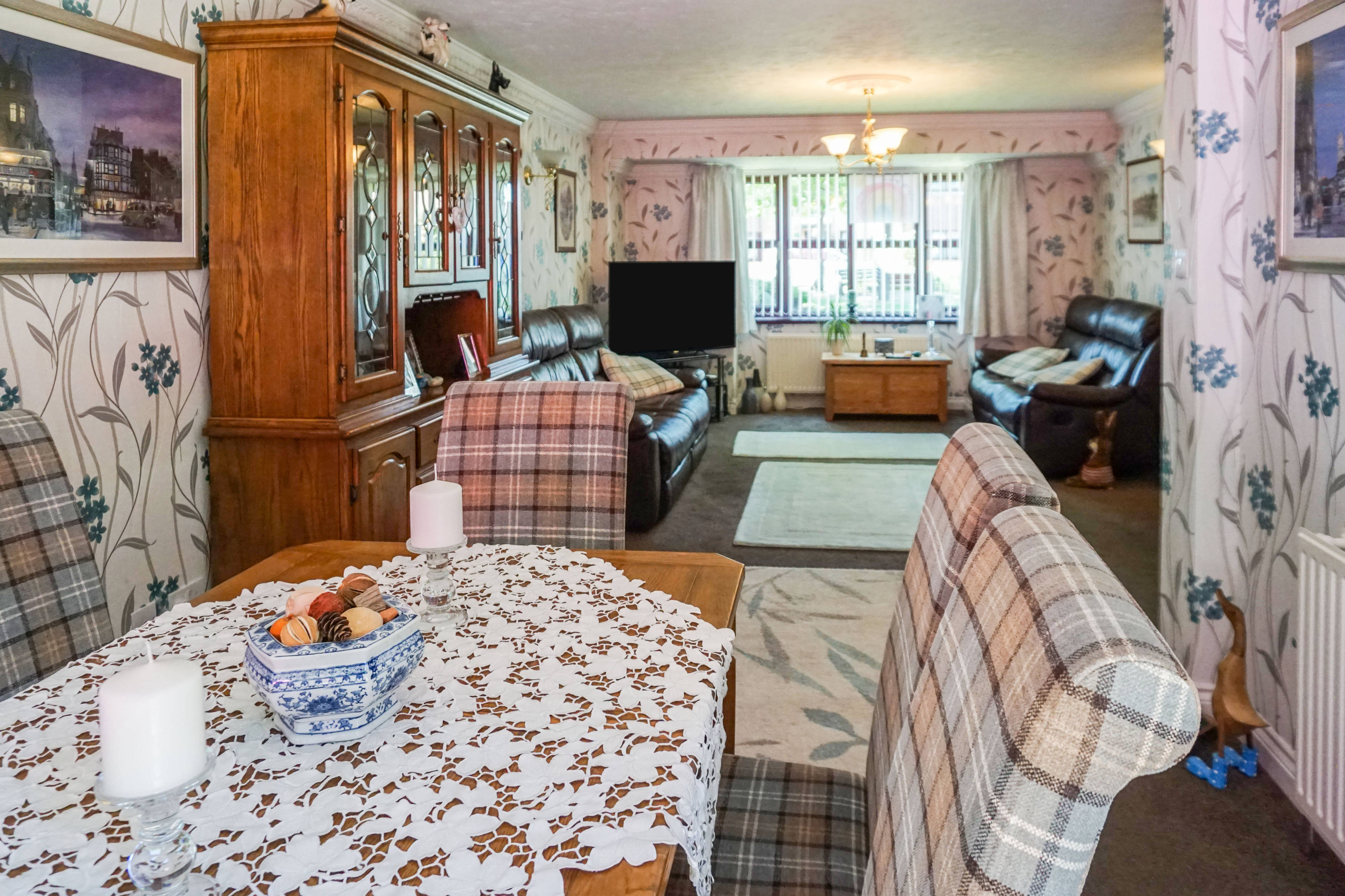 Lounge/Dining Room