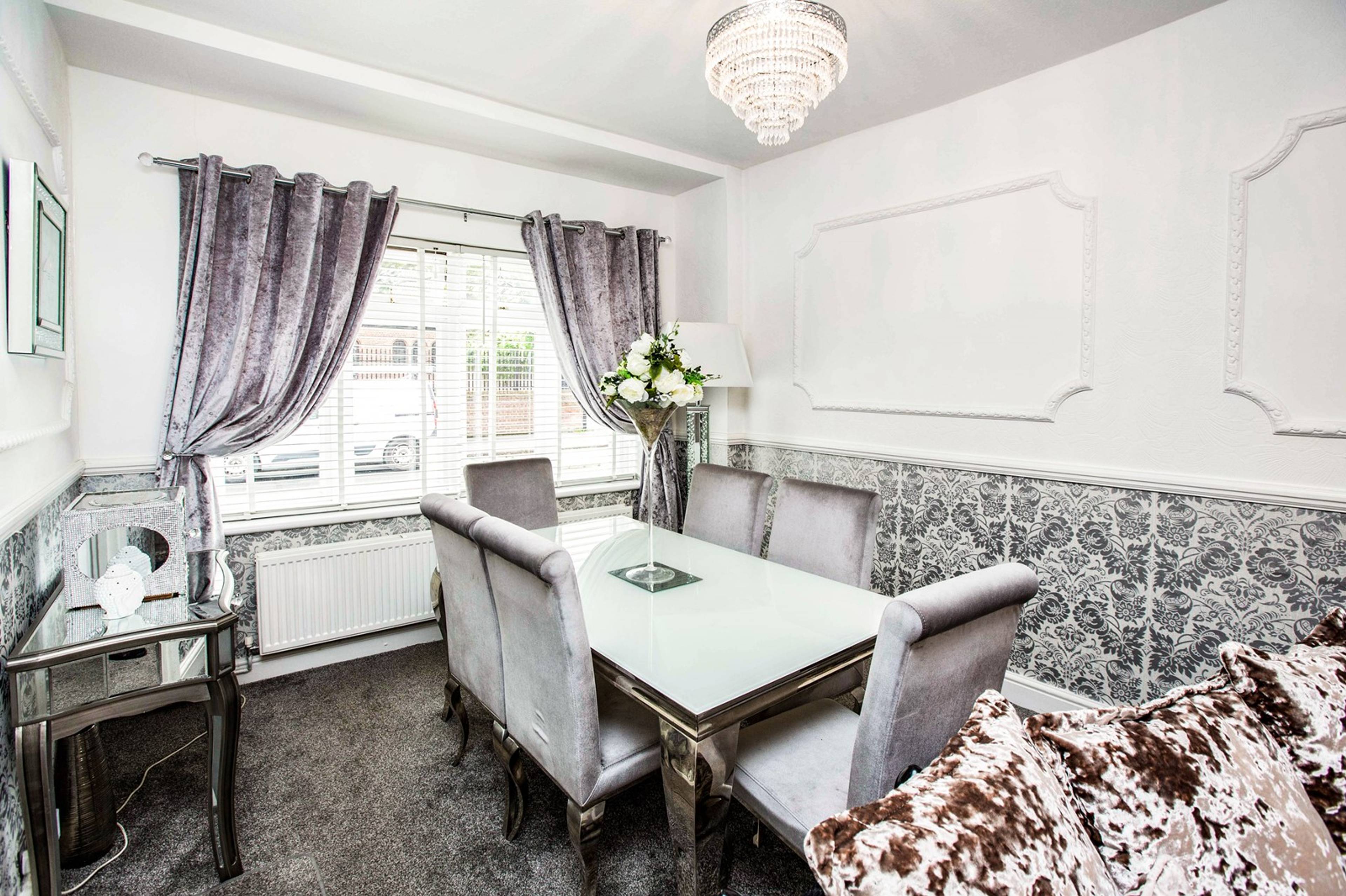 Lounge/Dining Room