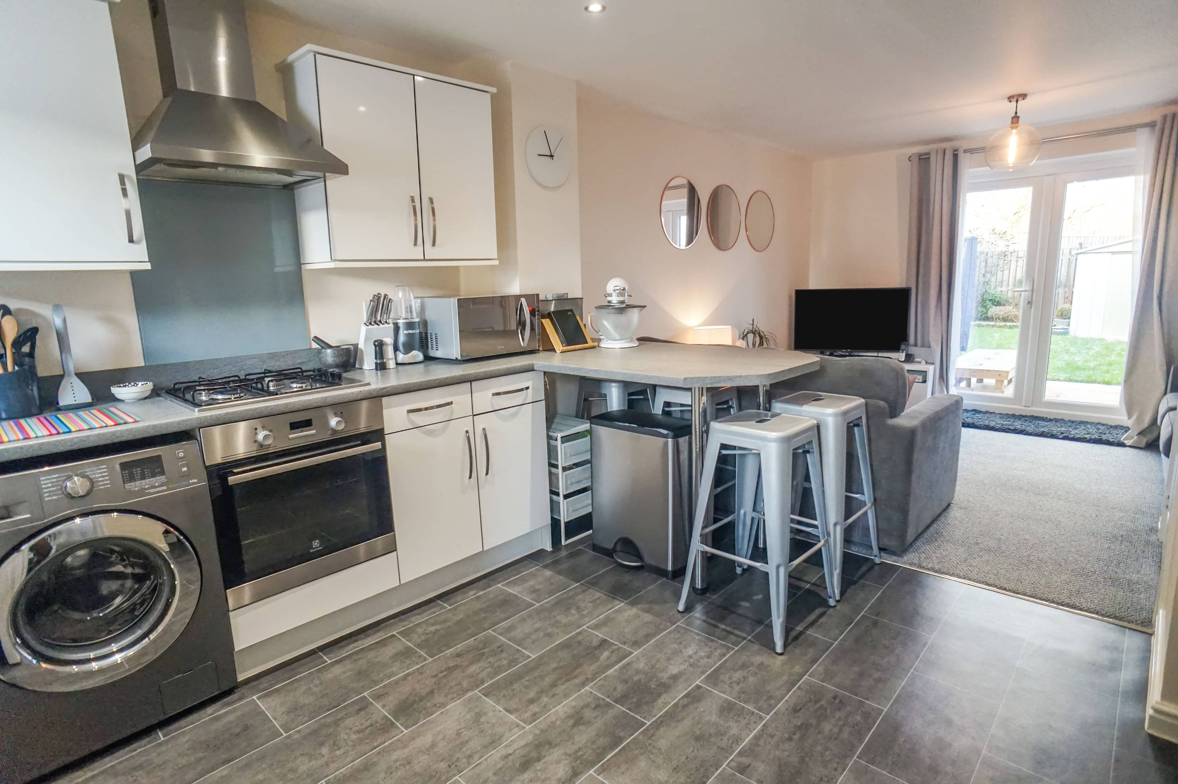 Lounge / Kitchen
