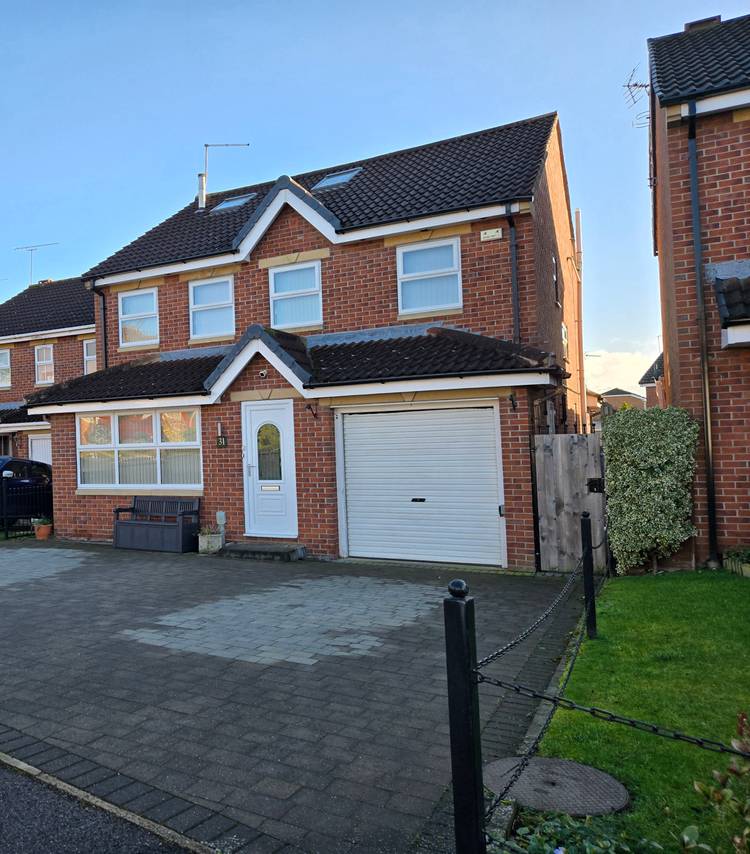 6 bedroom detached house