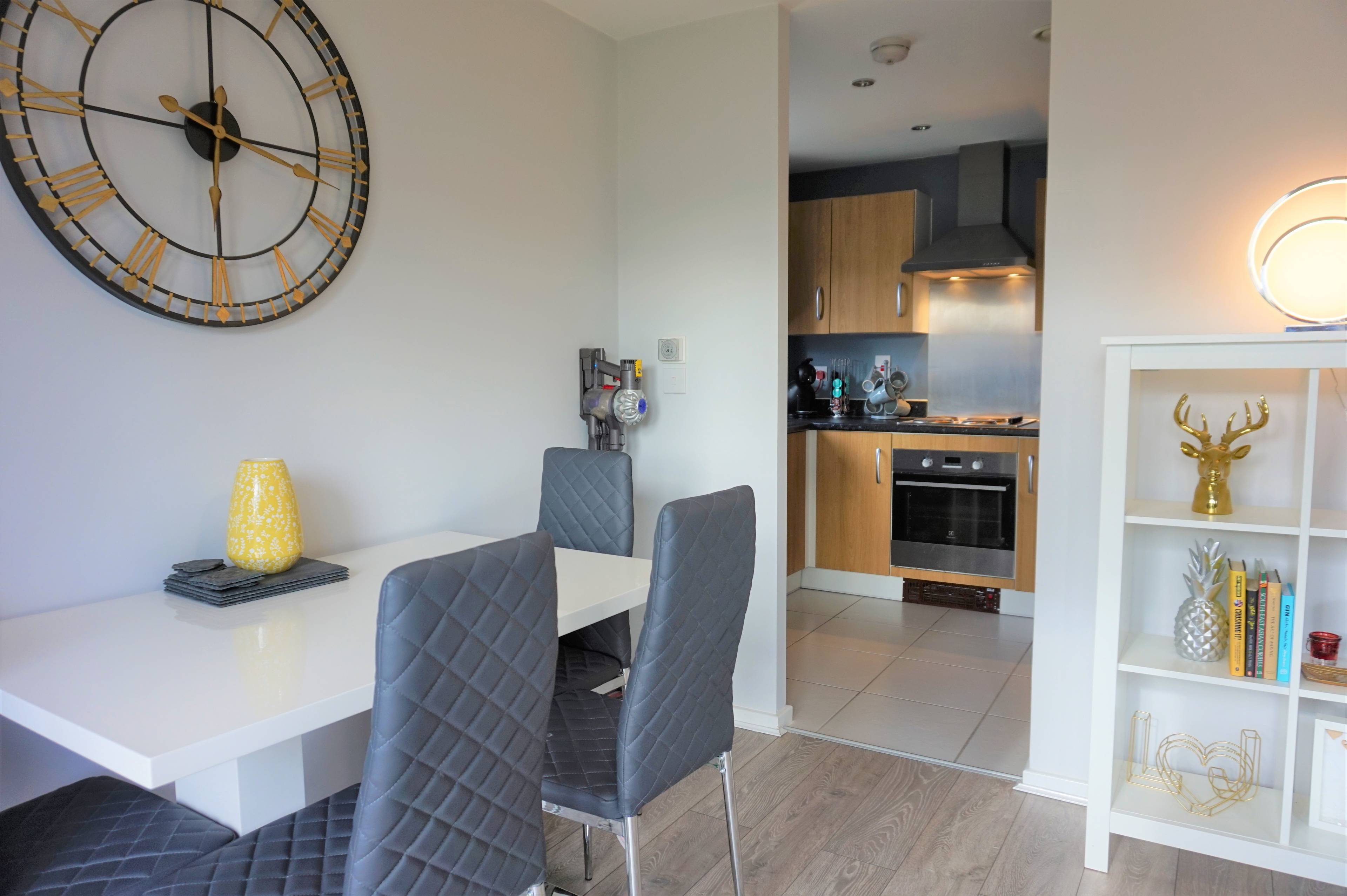Lounge/Dining Room