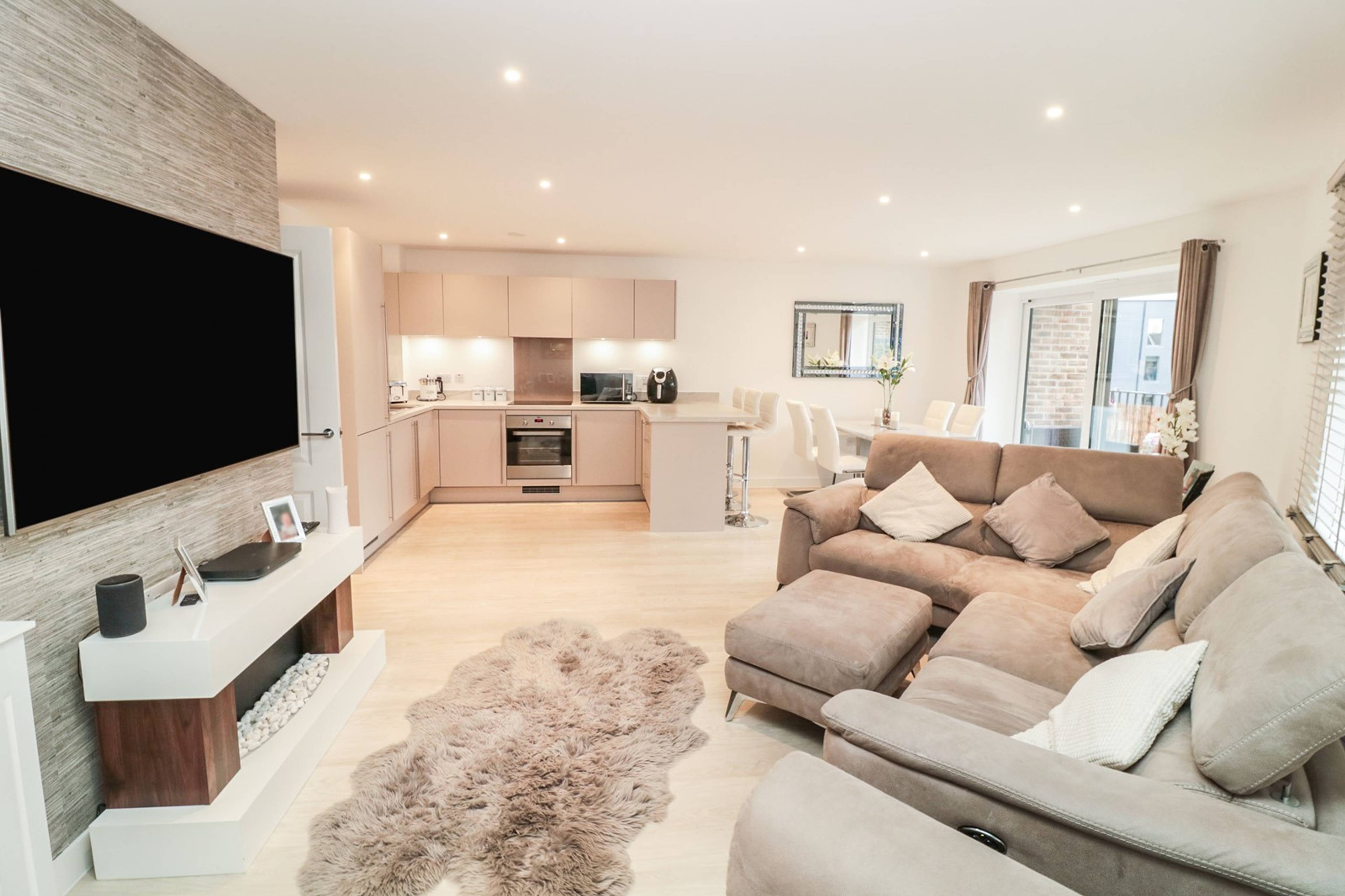Lounge/Dining Room