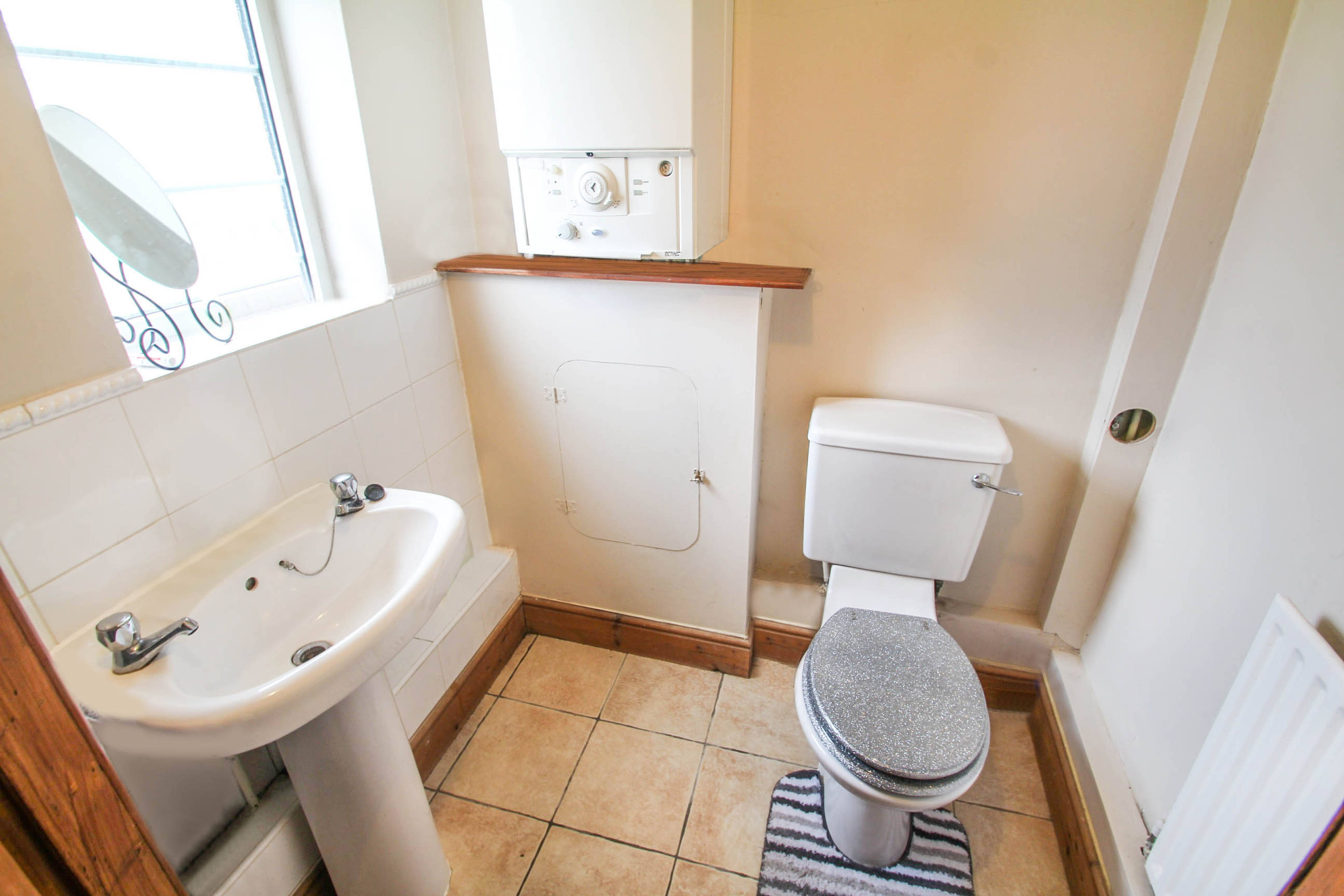 Annexe Cloakroom