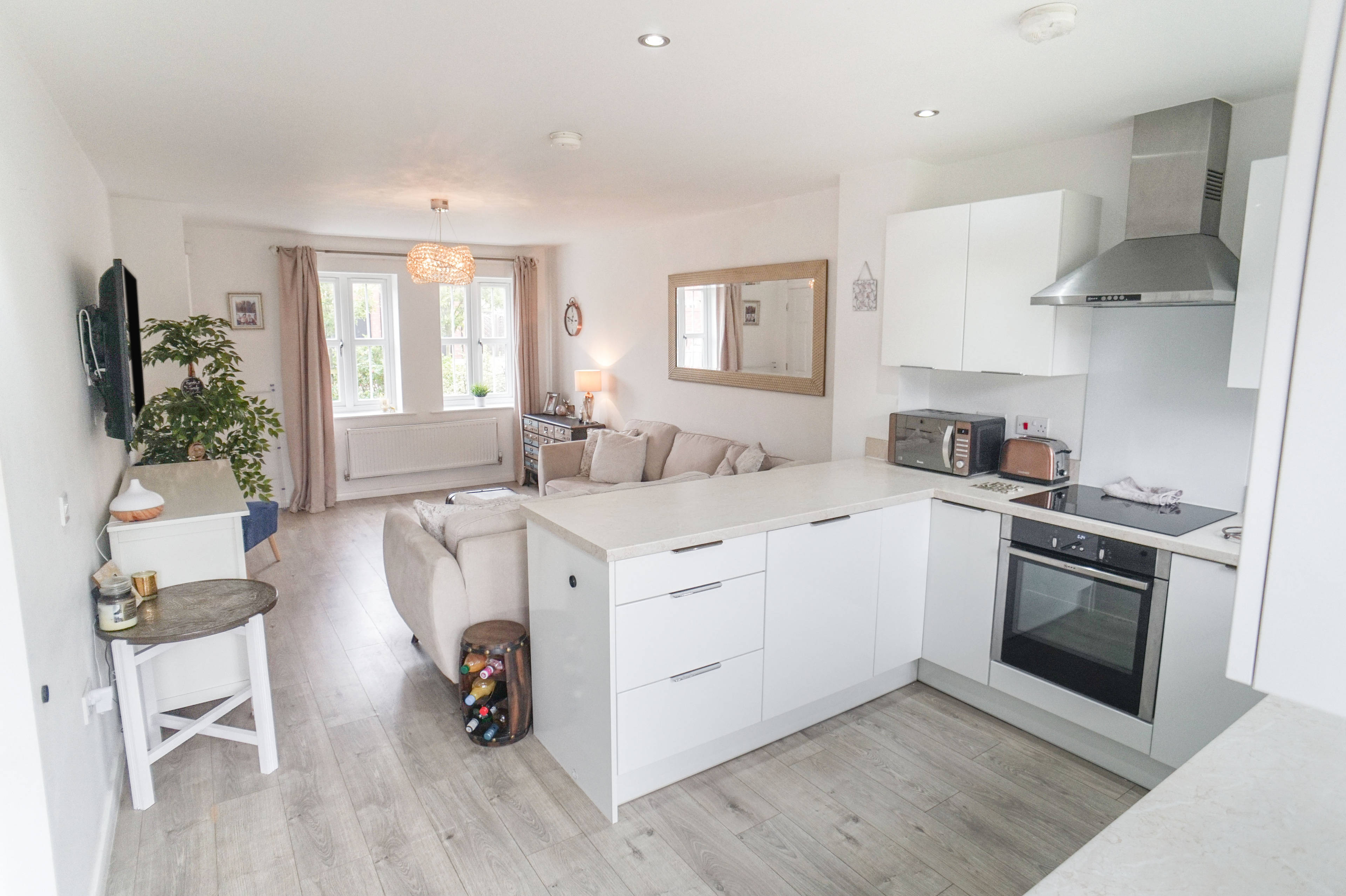 Lounge / Kitchen