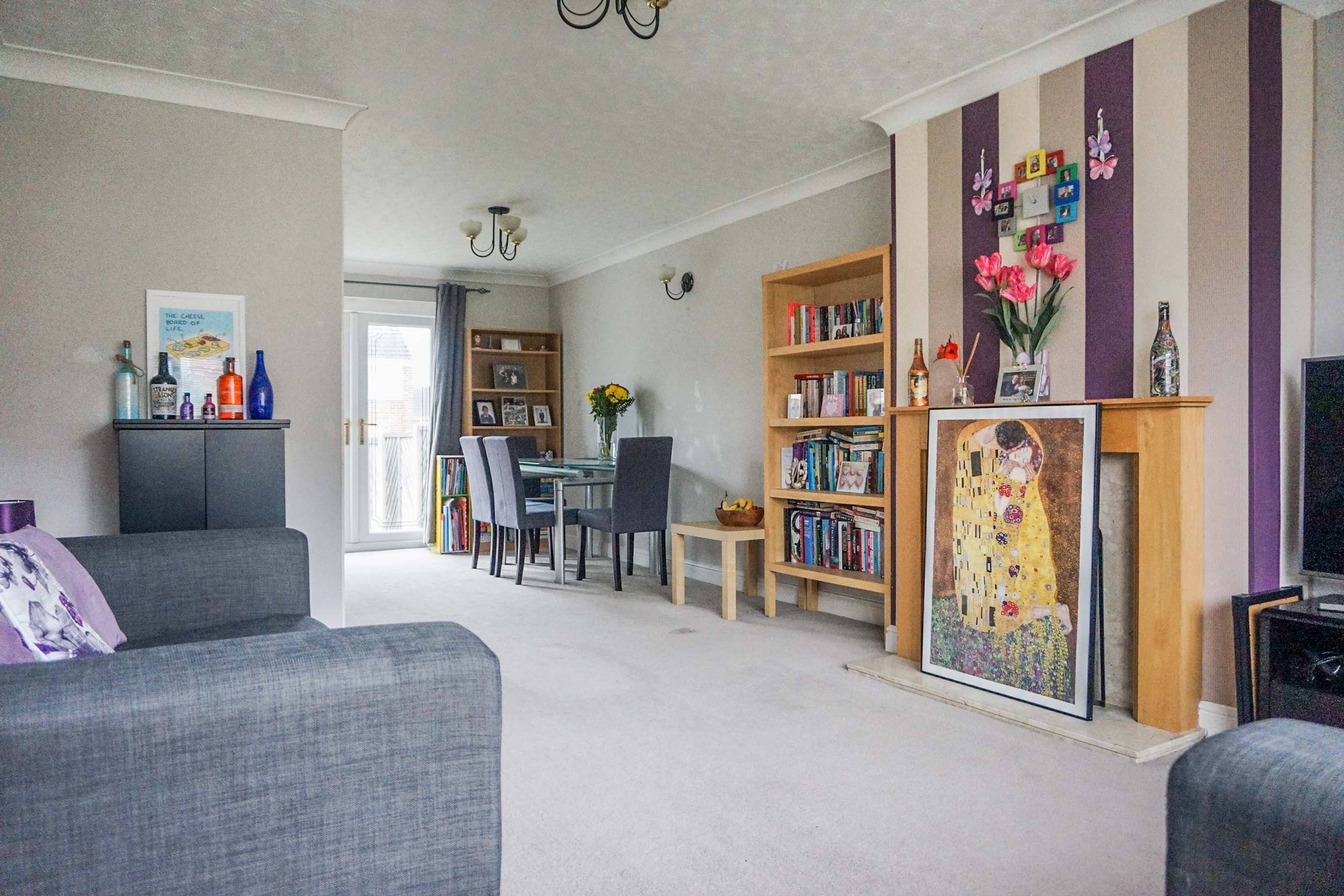 Lounge/Dining Room