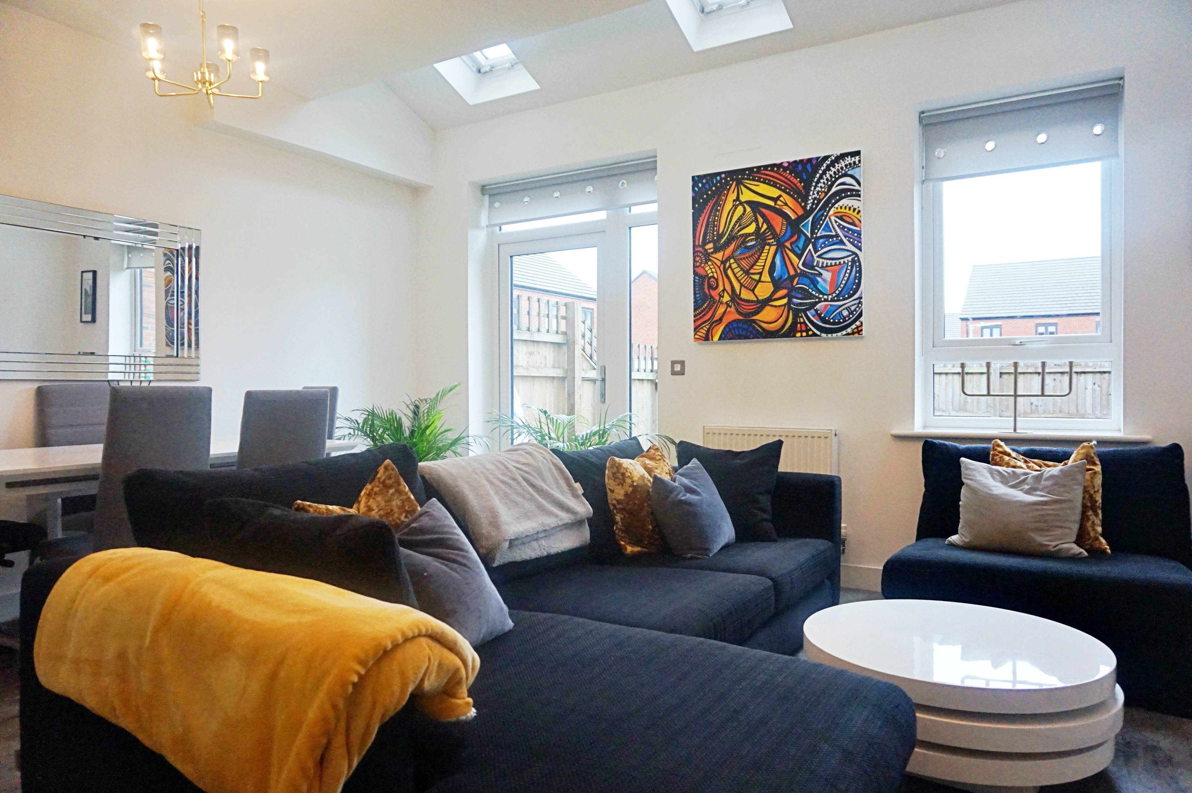 Lounge/Dining Room
