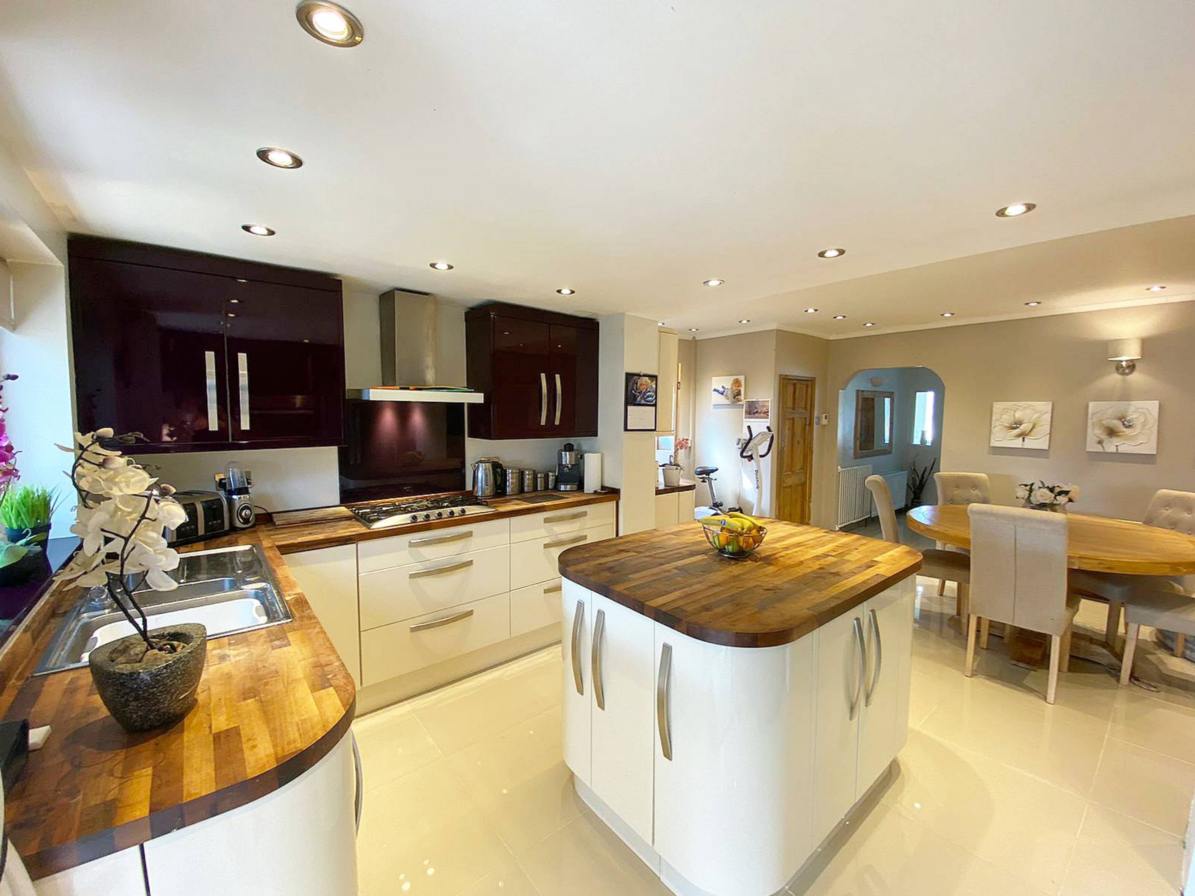 Kitchen/Dining Room
