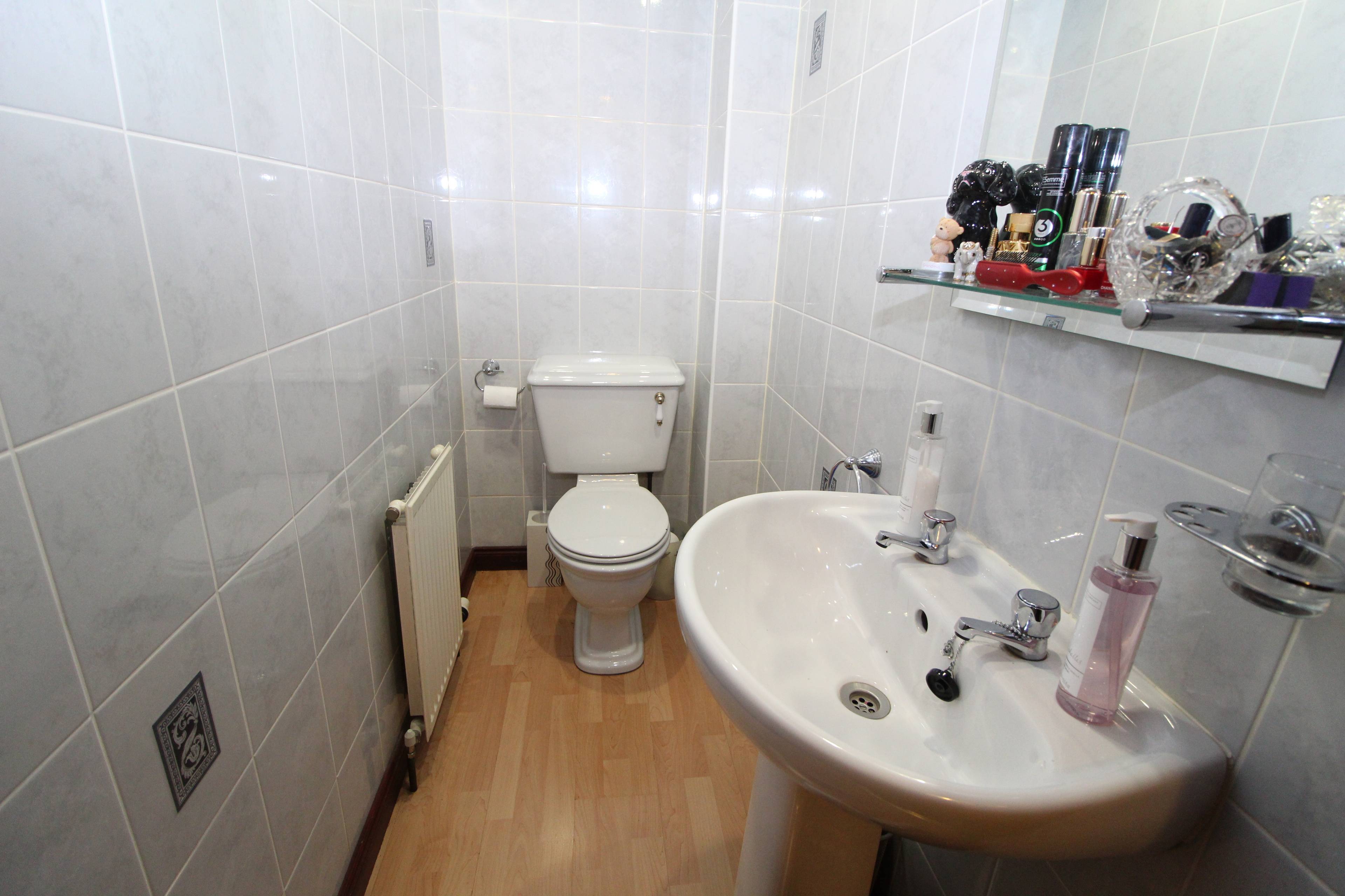 Annexe Cloakroom