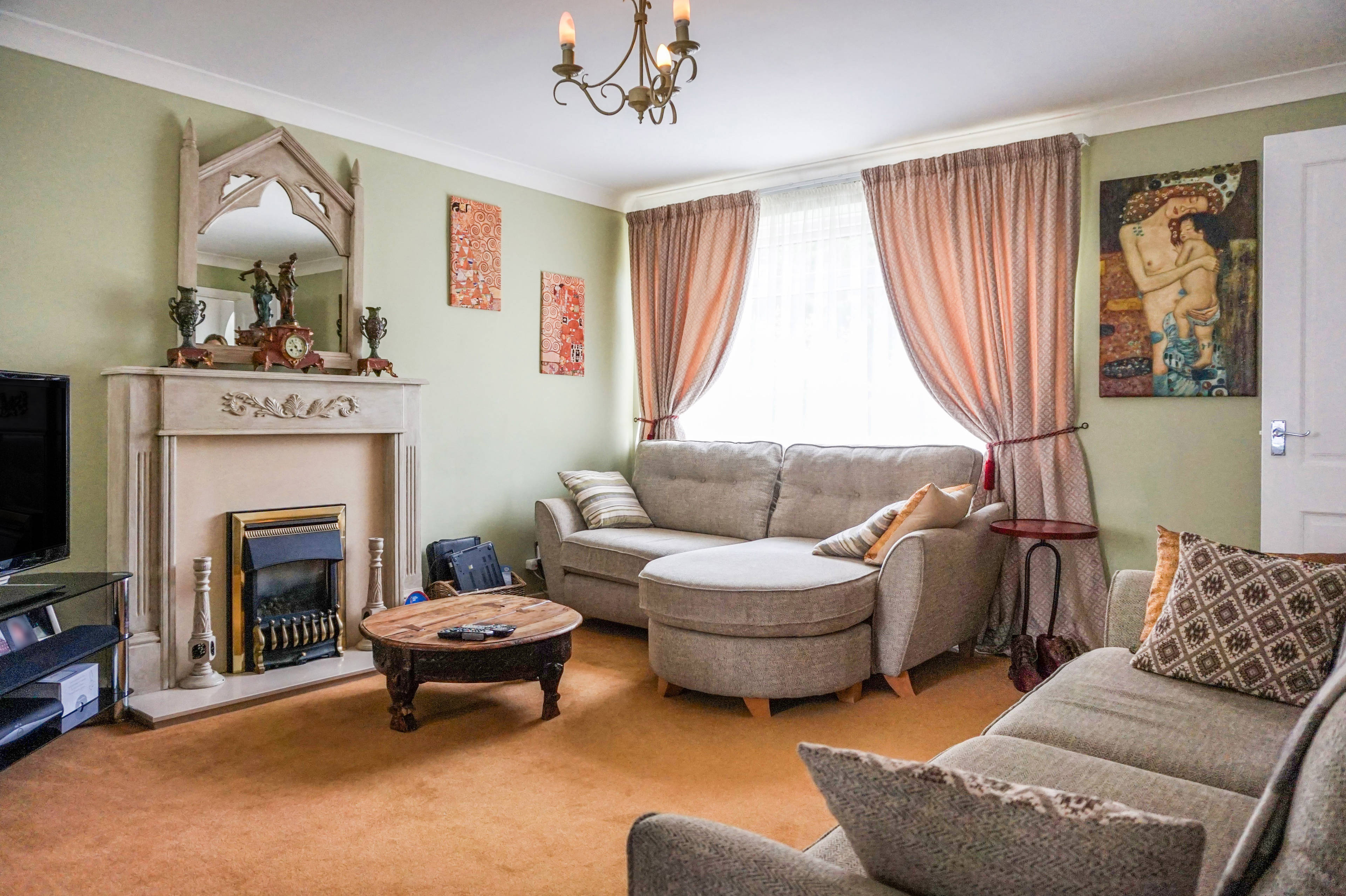 Lounge/Dining Room