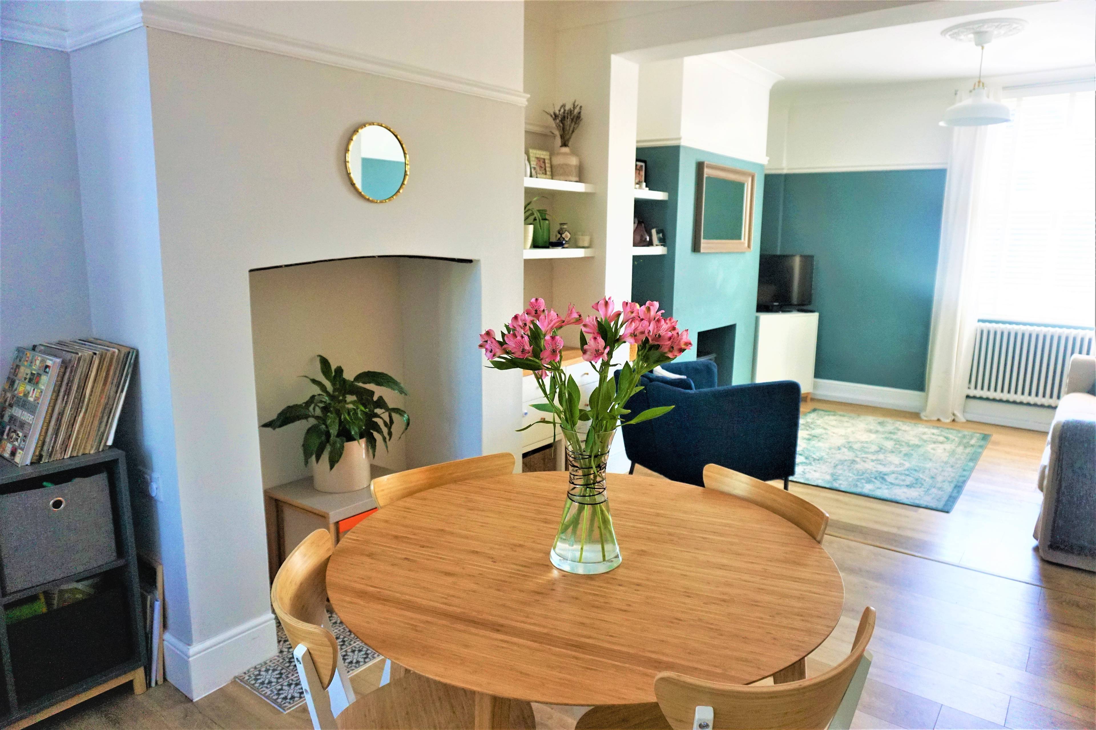 Lounge/Dining Room