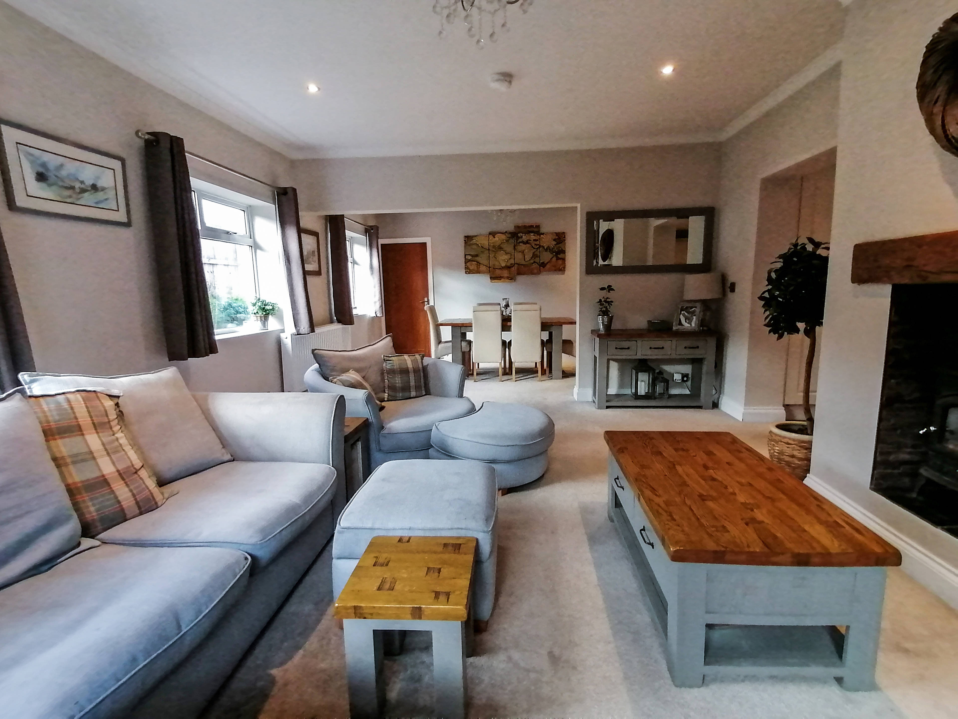 Lounge/Dining Room