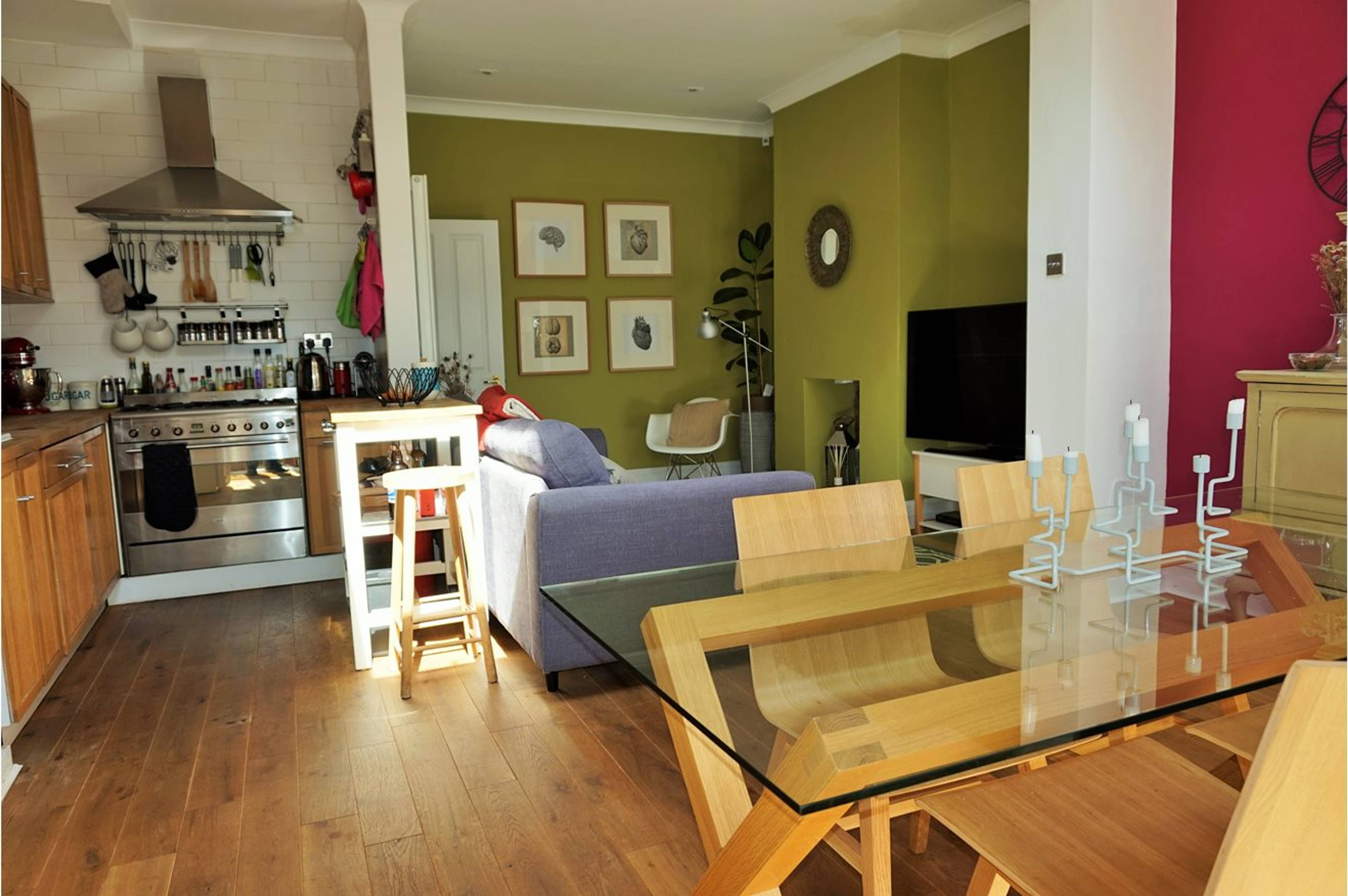 Lounge / Kitchen