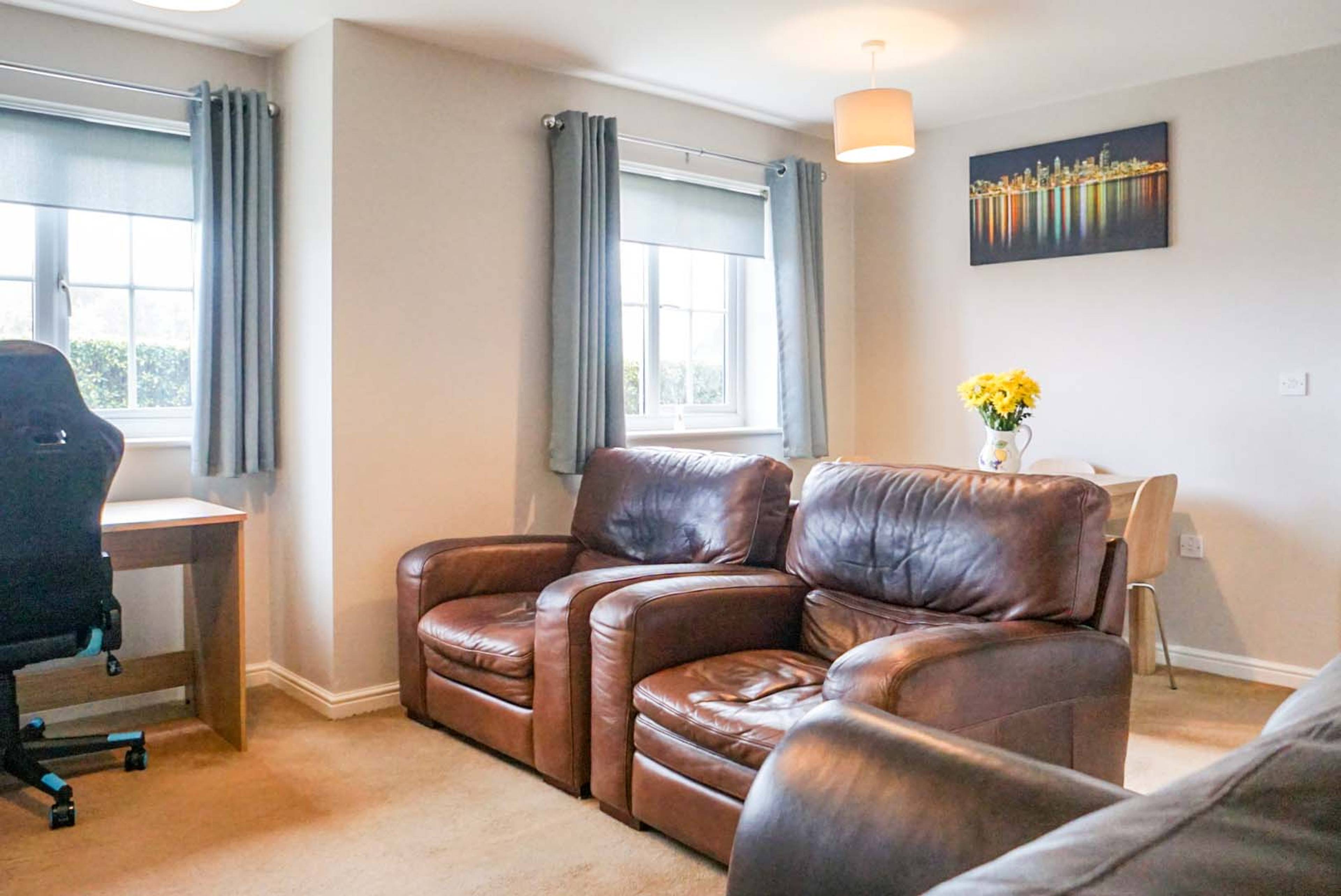 Lounge/Dining Room