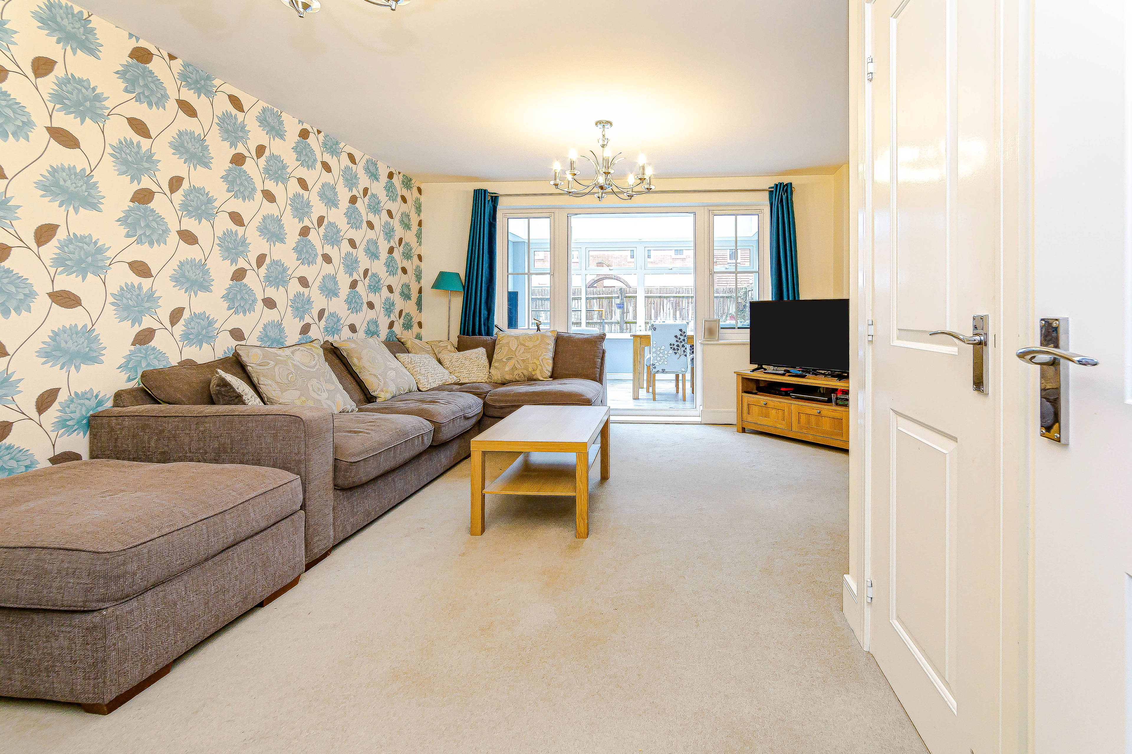 Lounge/Dining Room