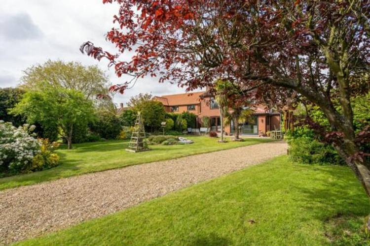 4 bedroom detached house