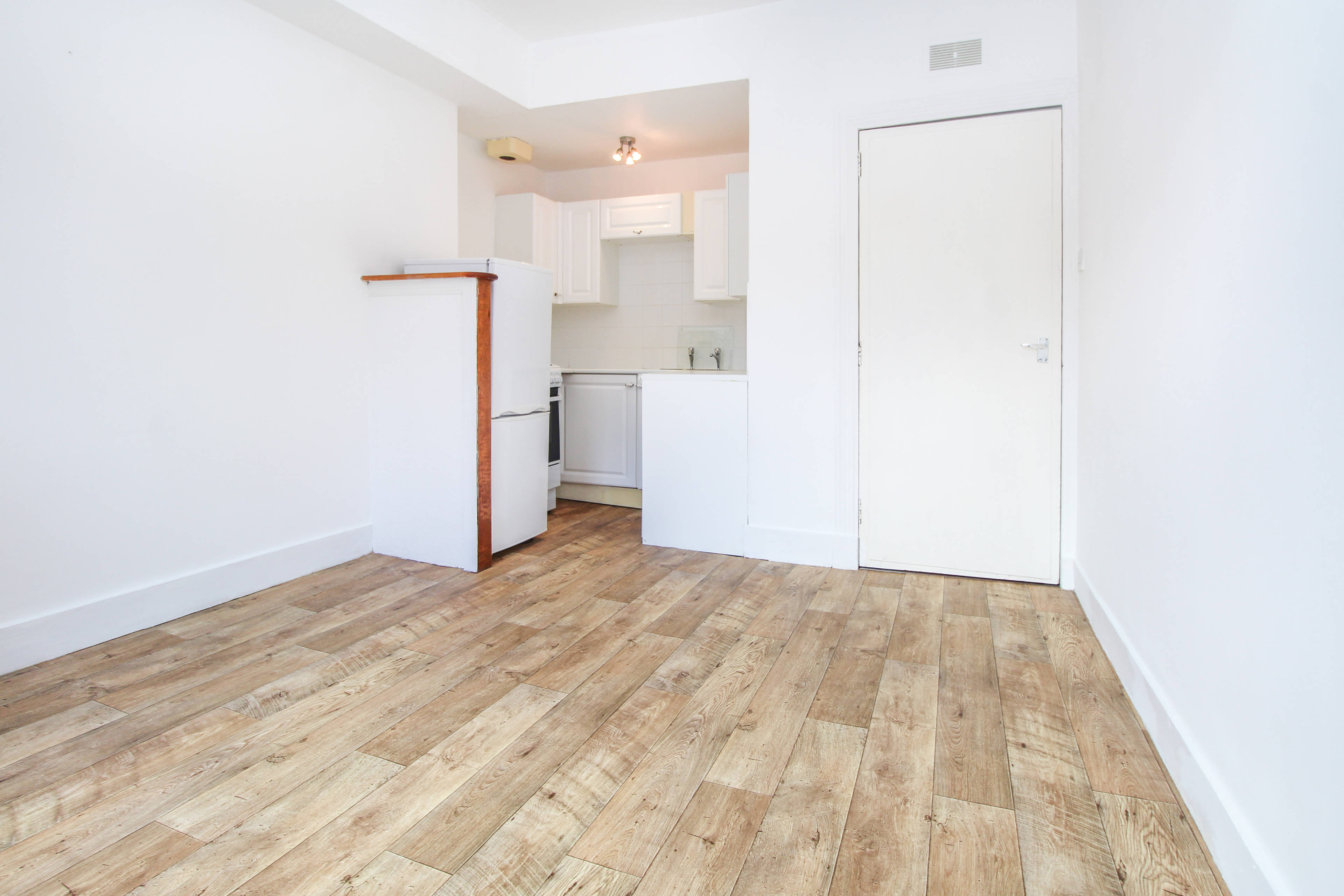 Lounge / Kitchen