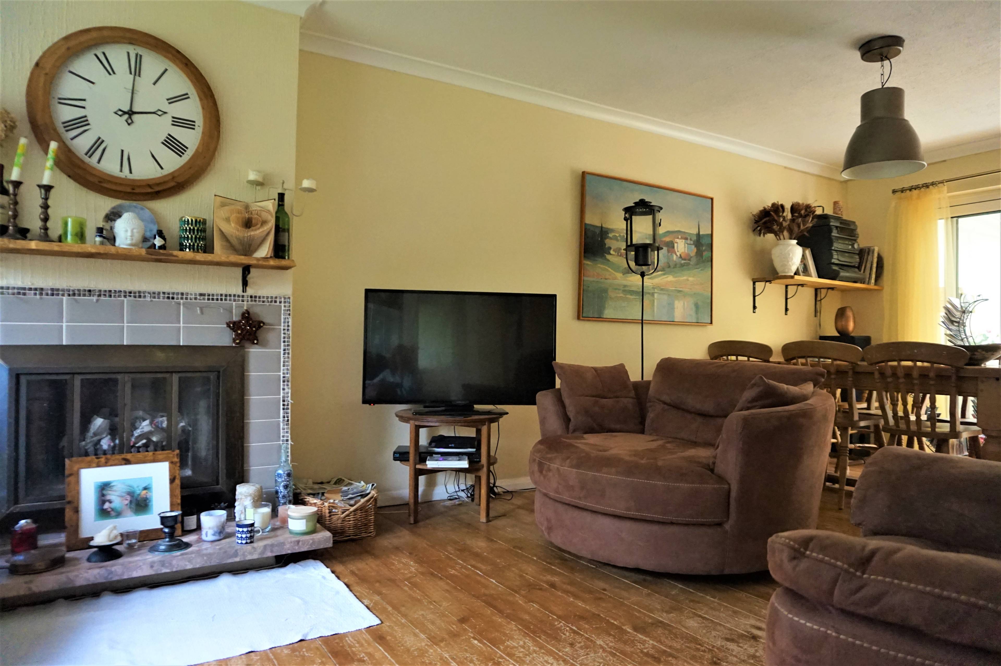 Lounge/Dining Room
