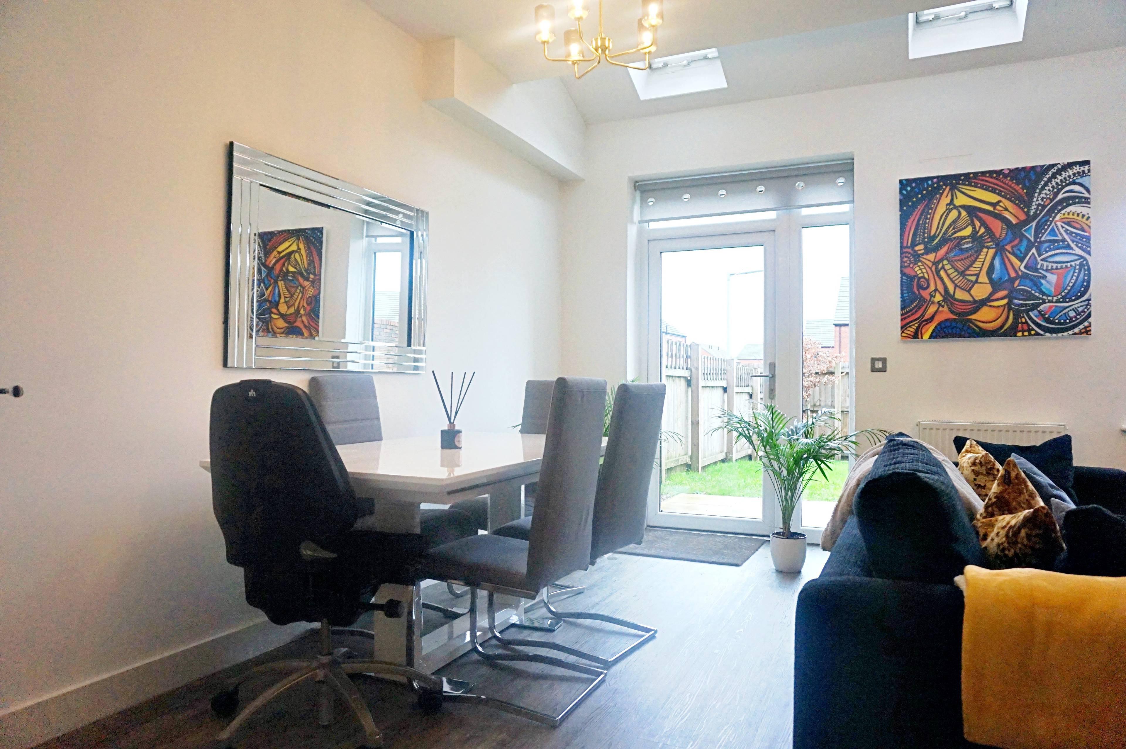 Lounge/Dining Room