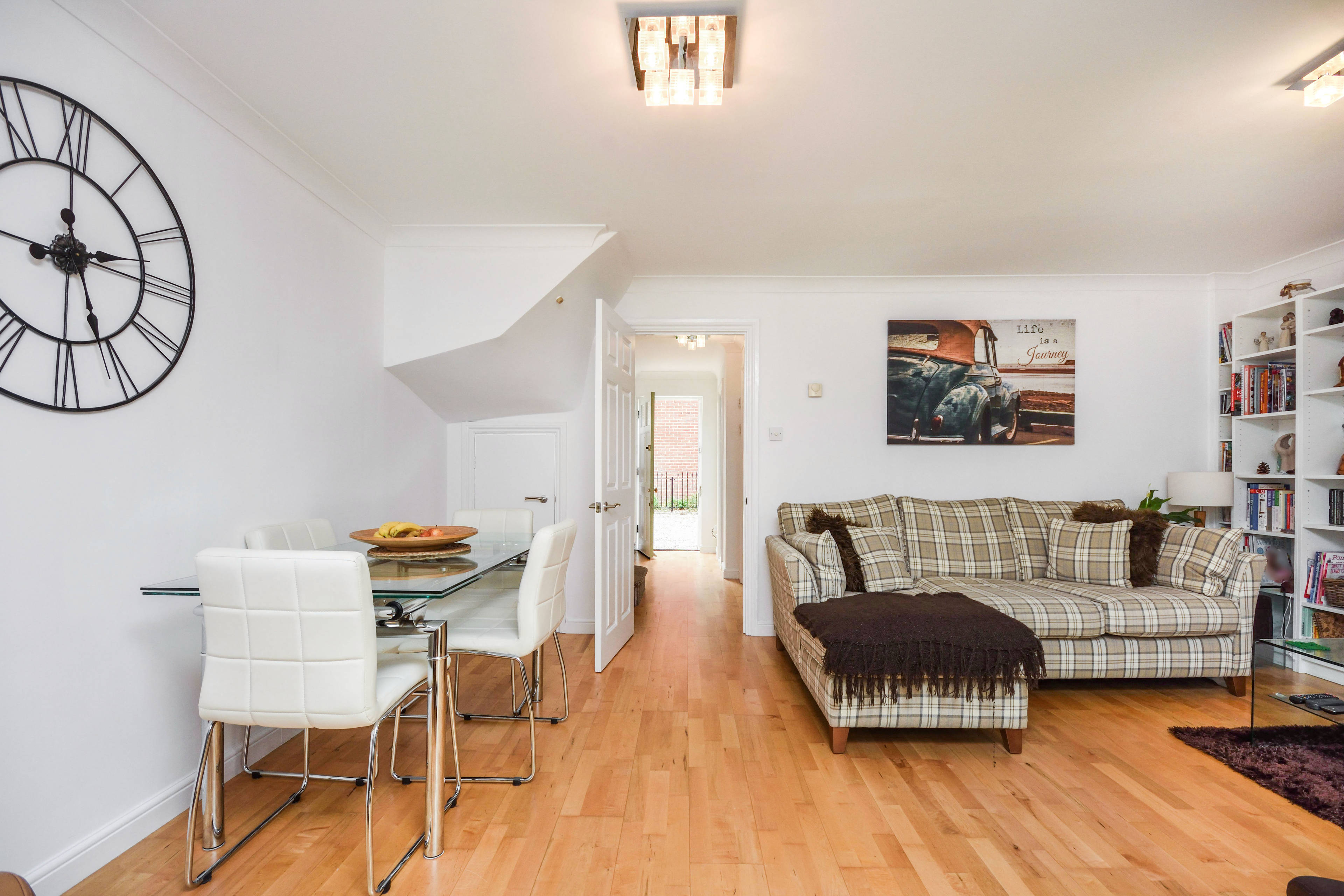 Lounge/Dining Room