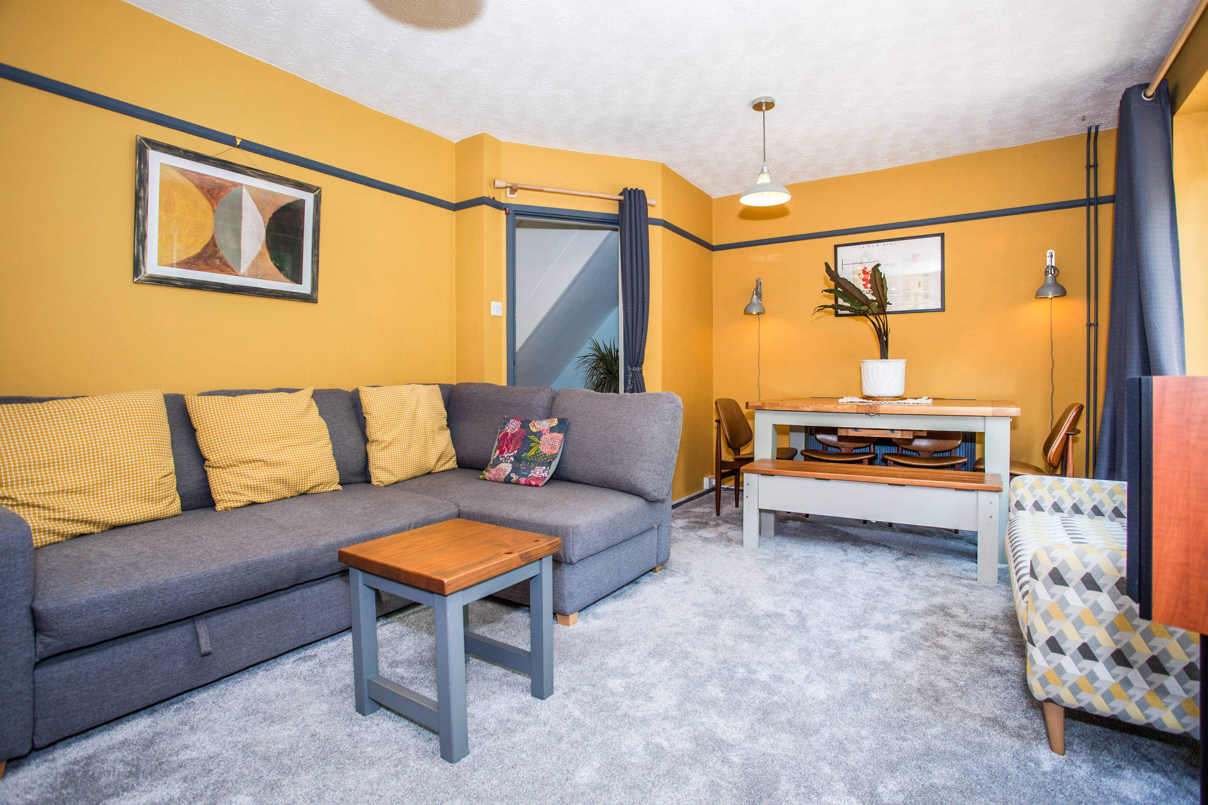 Lounge/Dining Room