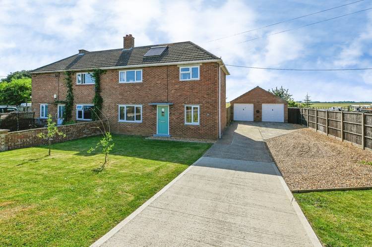 3 bedroom semi-detached house