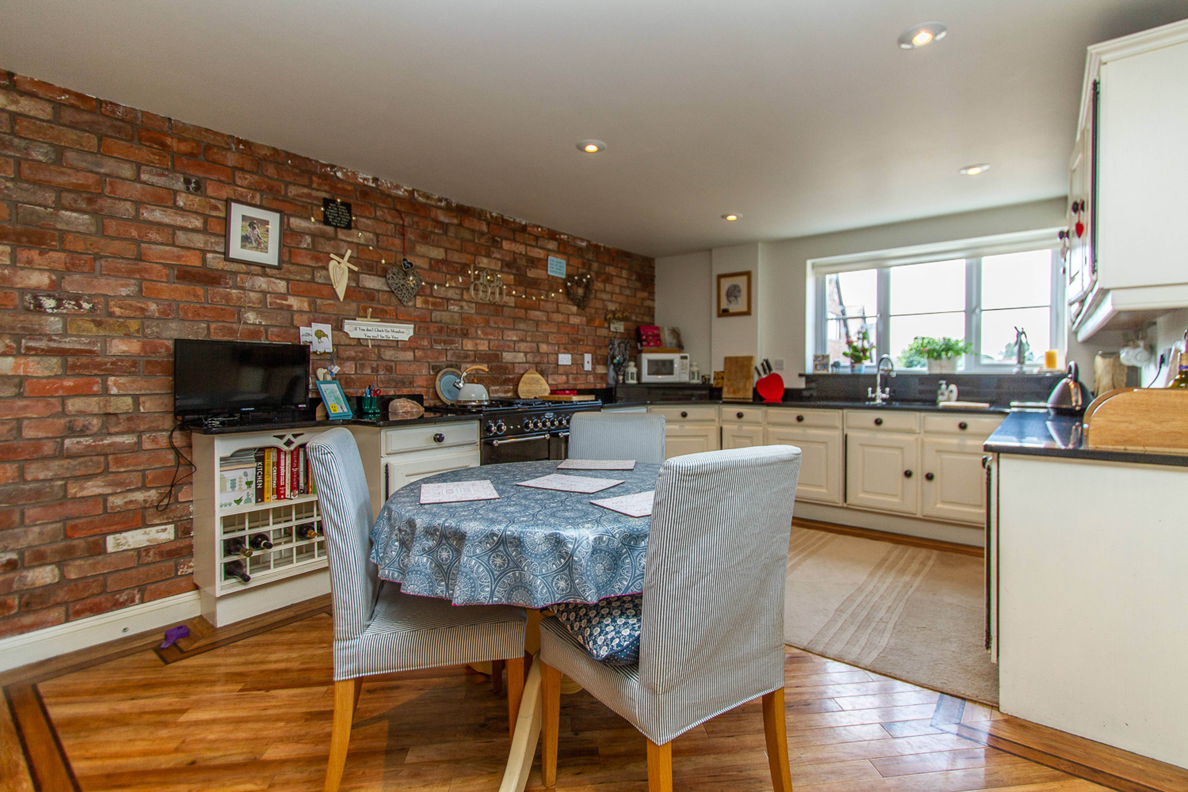 Kitchen/Breakfast