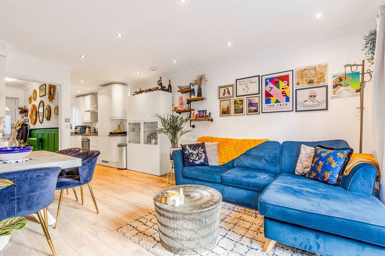 2 bedroom end of terrace house