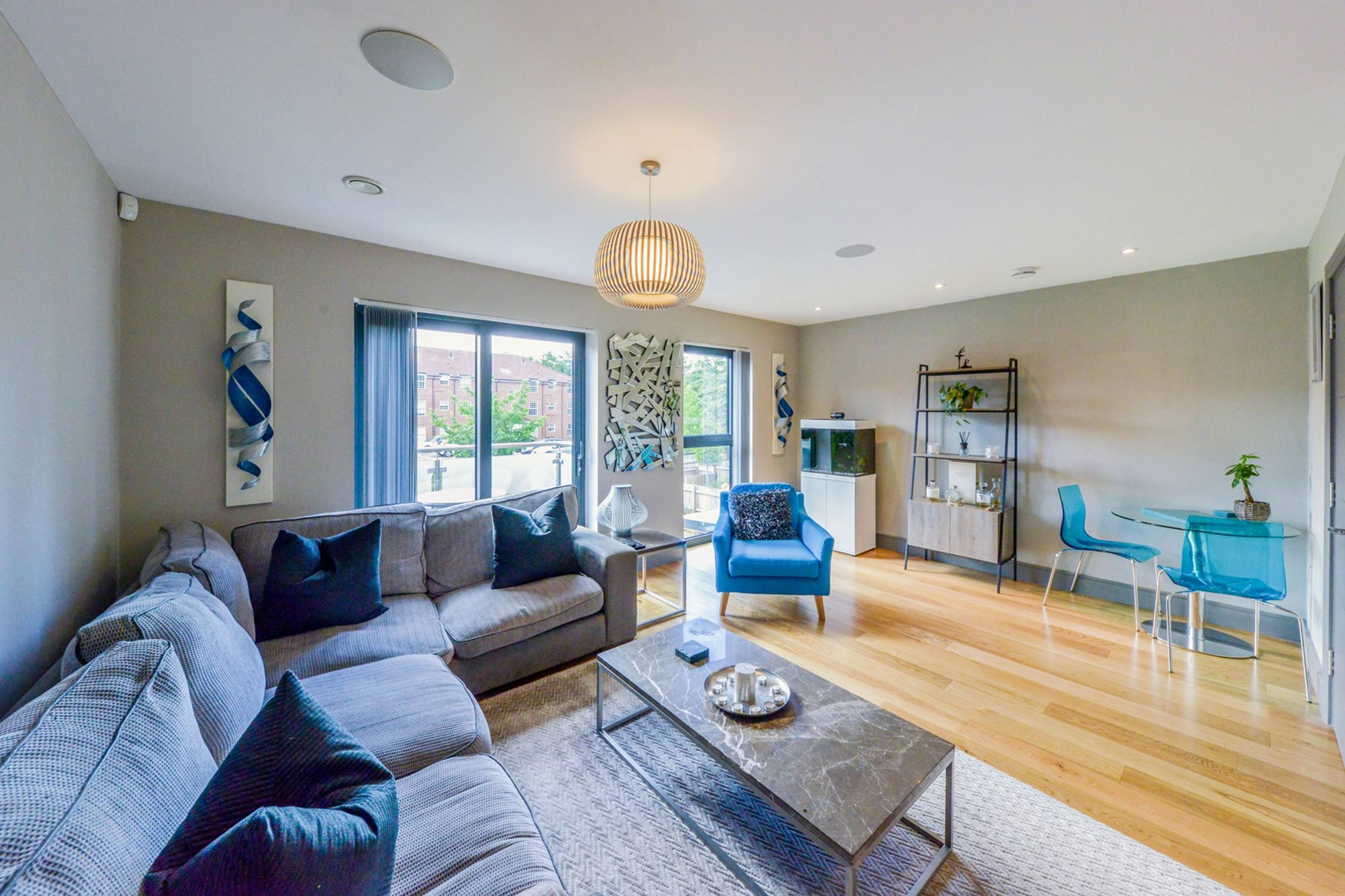 Lounge/Dining Room